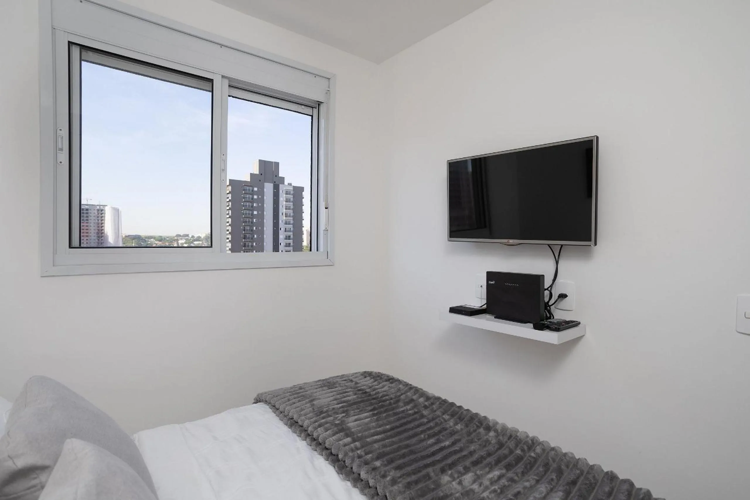 Bedroom, Bed in Composite Moema