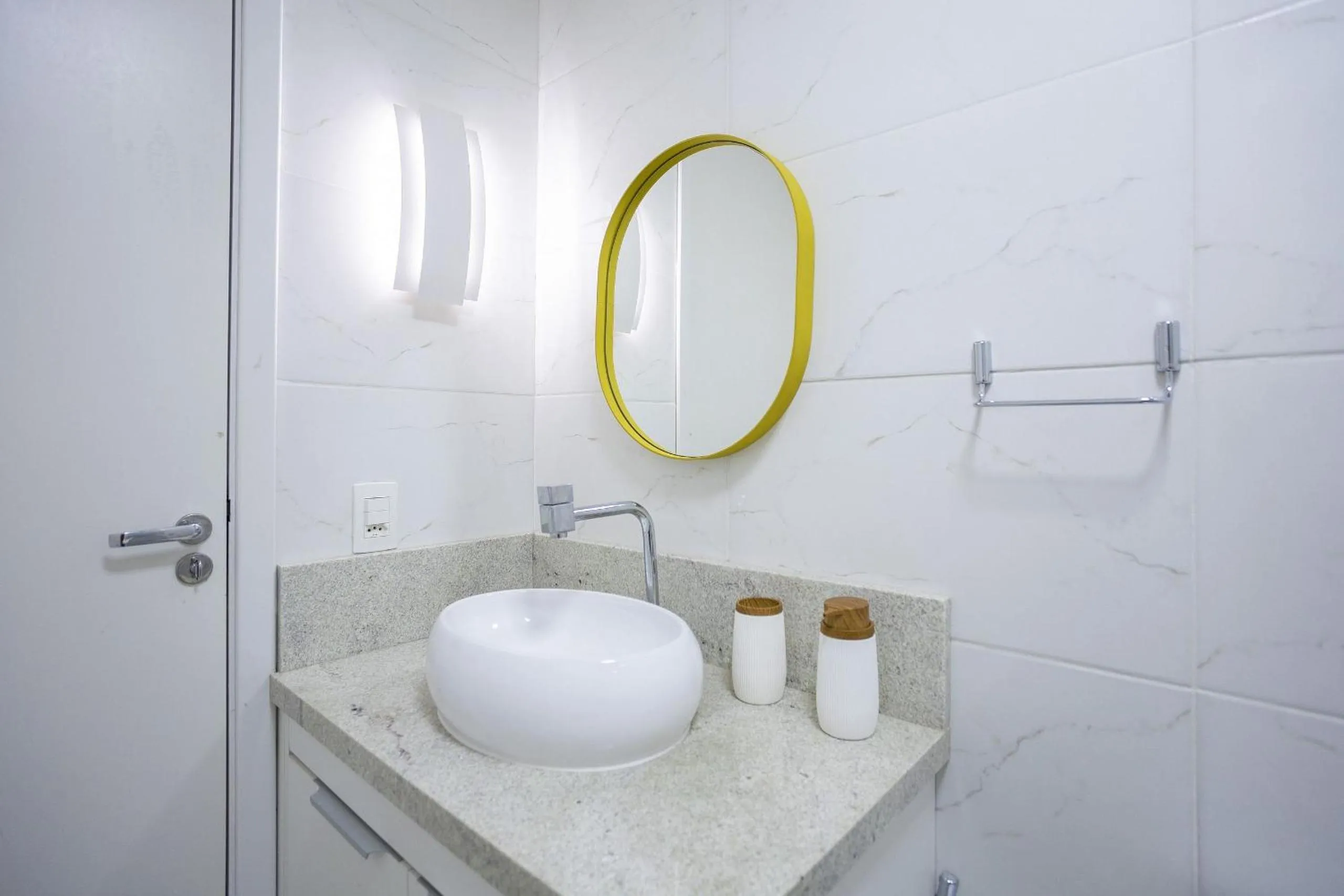 Toilet in Composite Moema