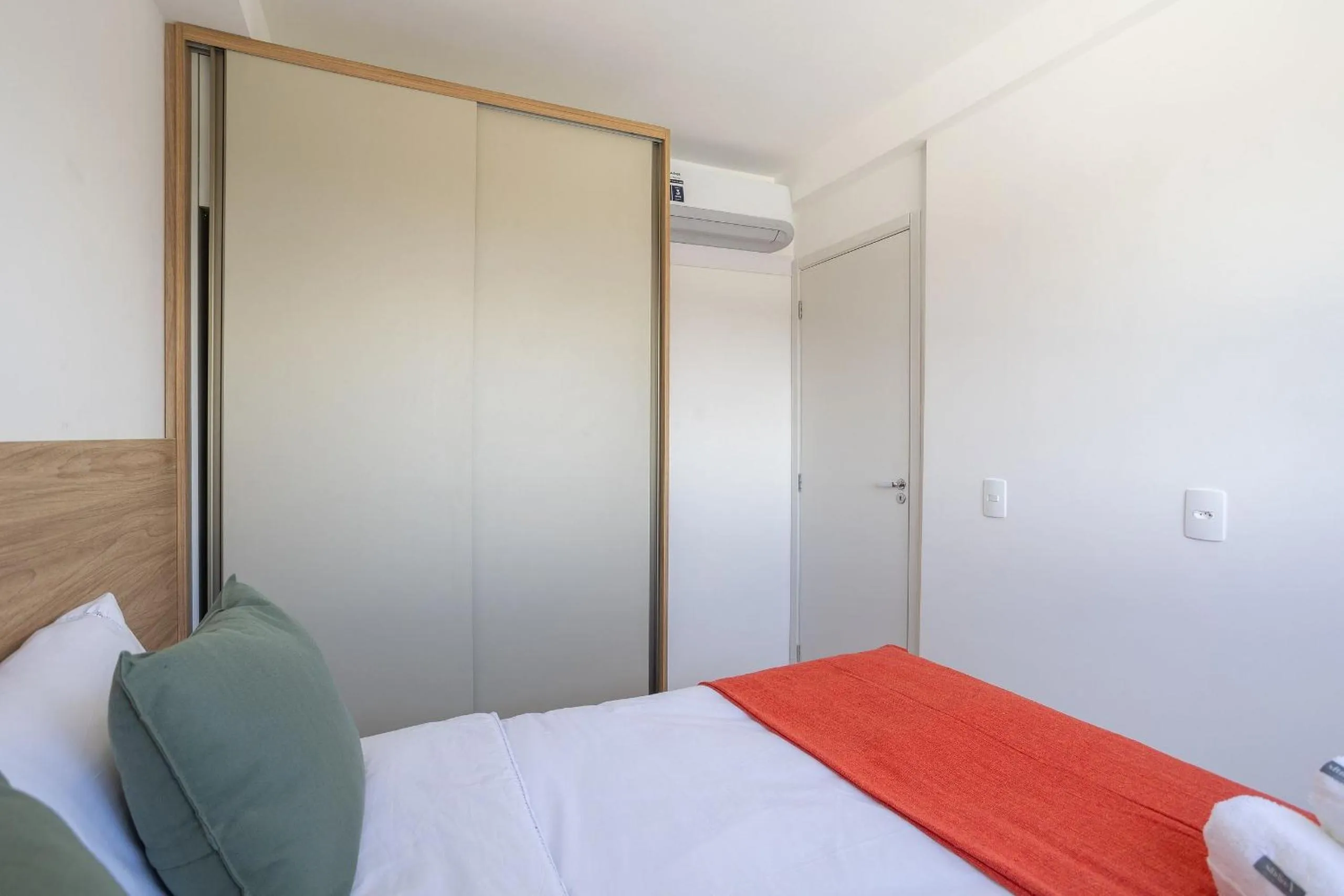 Bedroom, Bed in Composite Moema