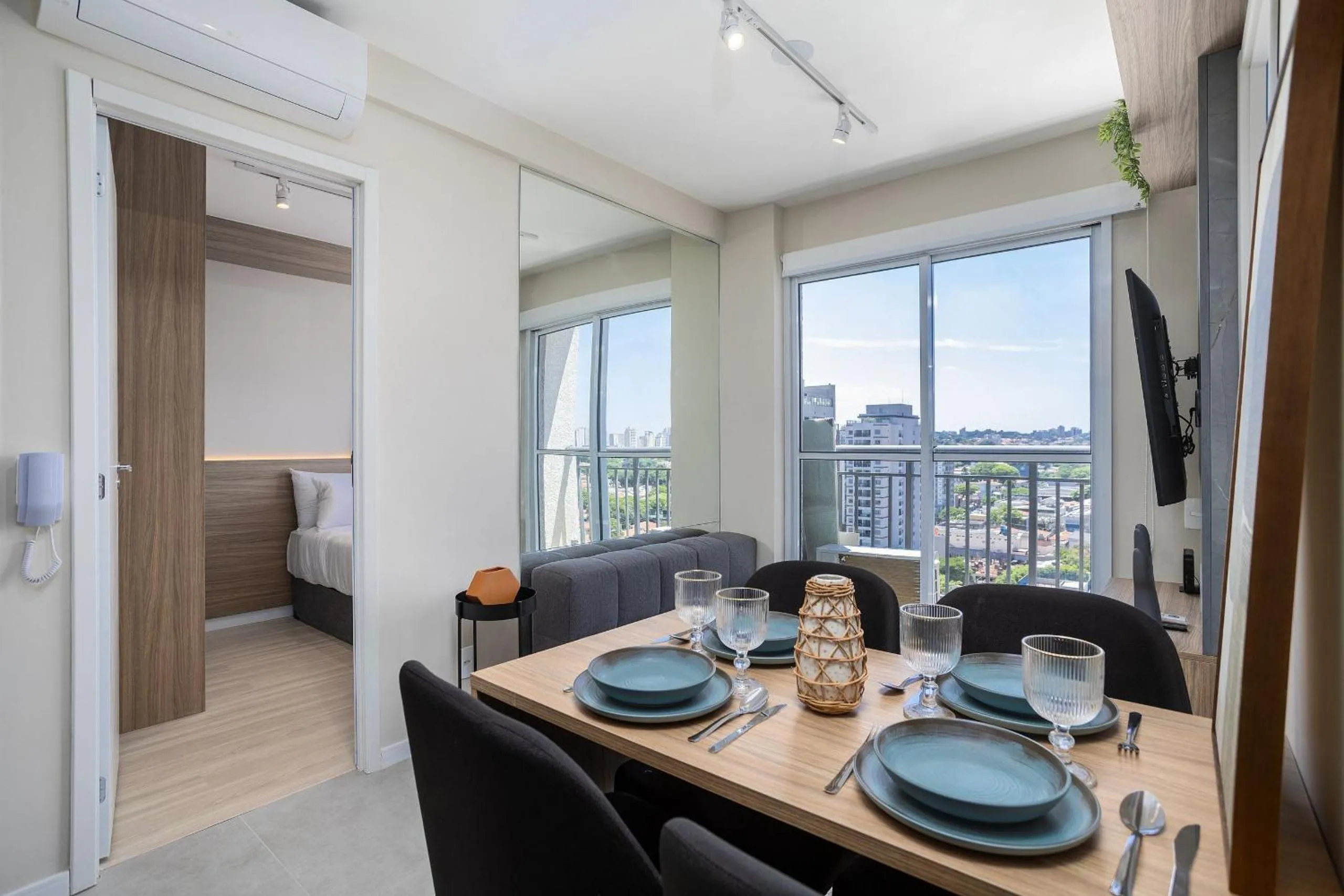 Dining area in Composite Moema