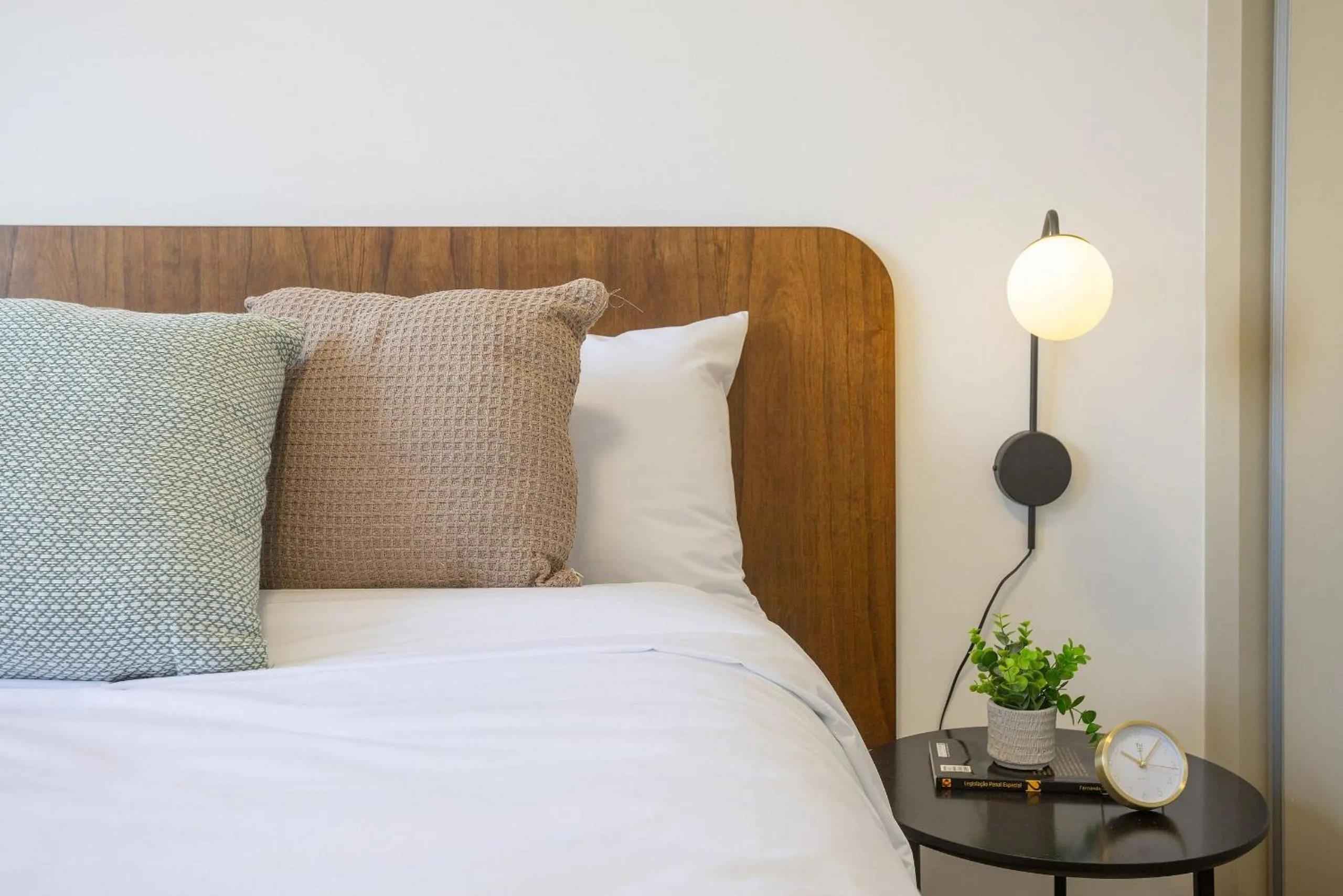 Bed in Composite Moema