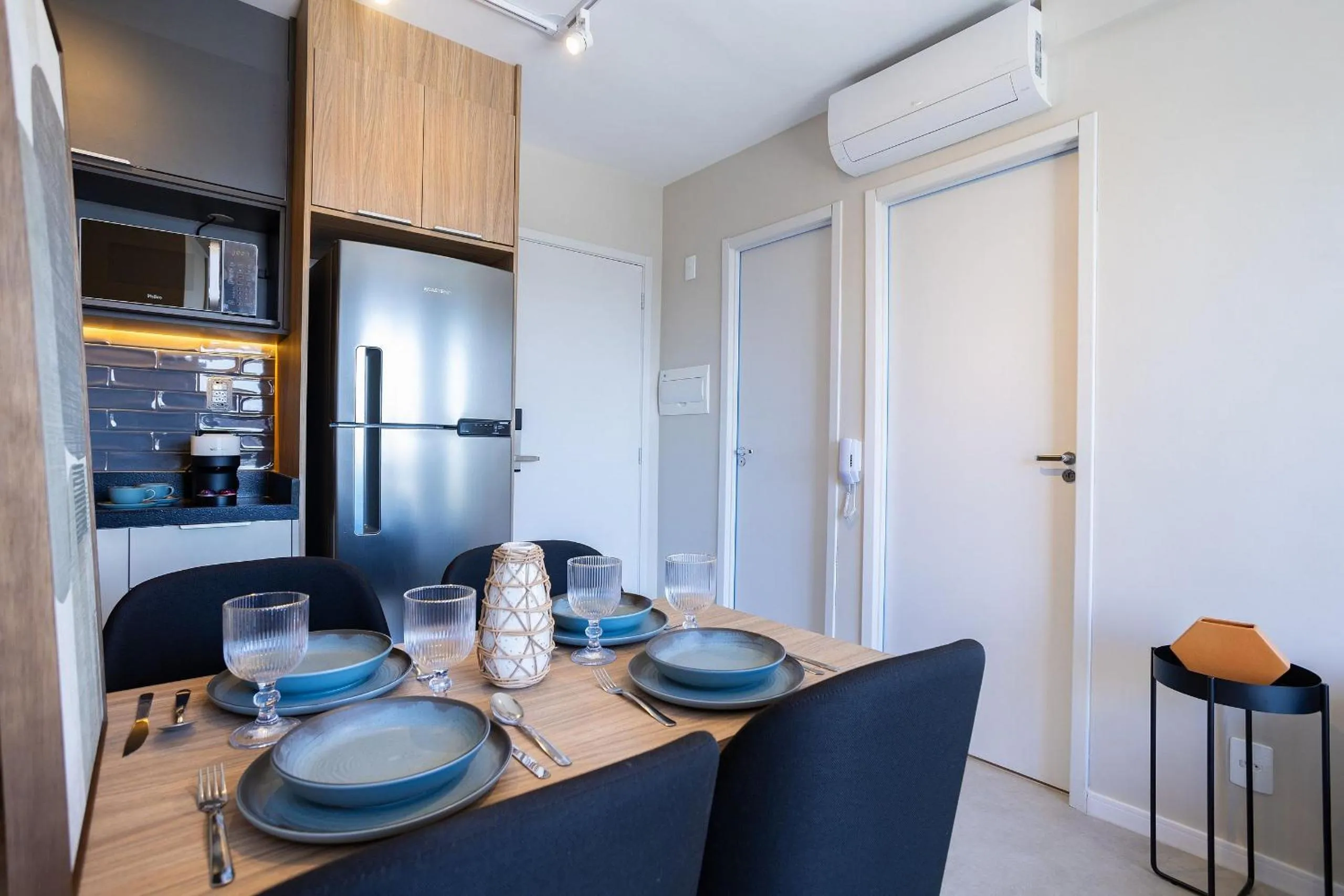 Dining area in Composite Moema