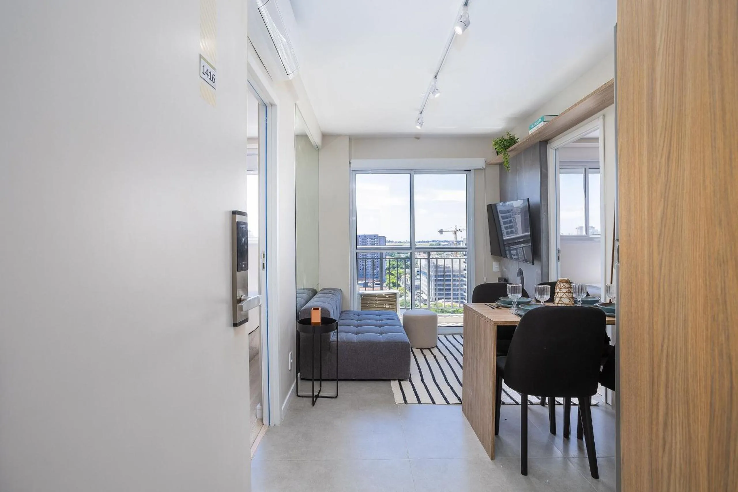 Dining area in Composite Moema