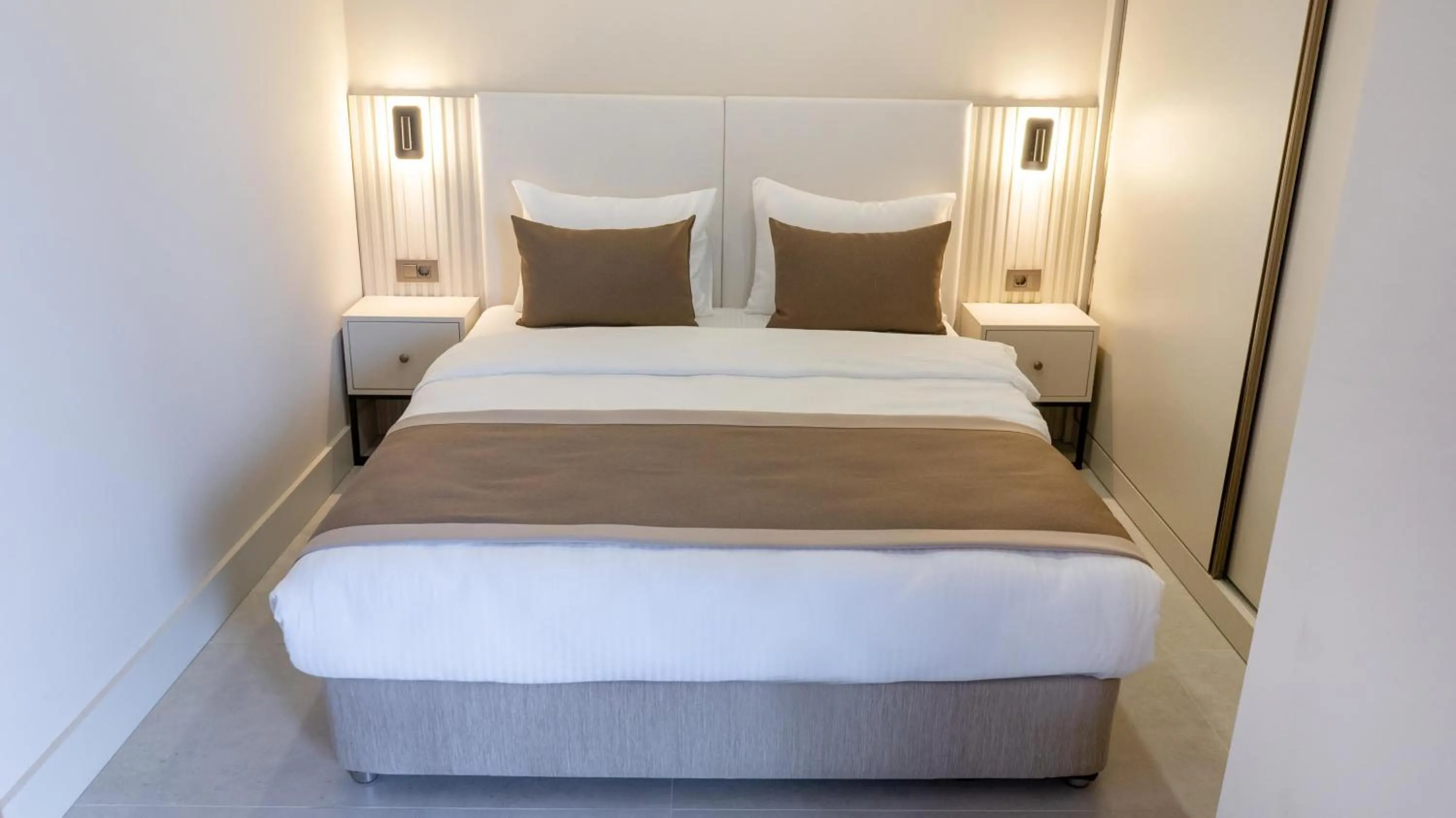 Bedroom, Bed in Bomo Suites