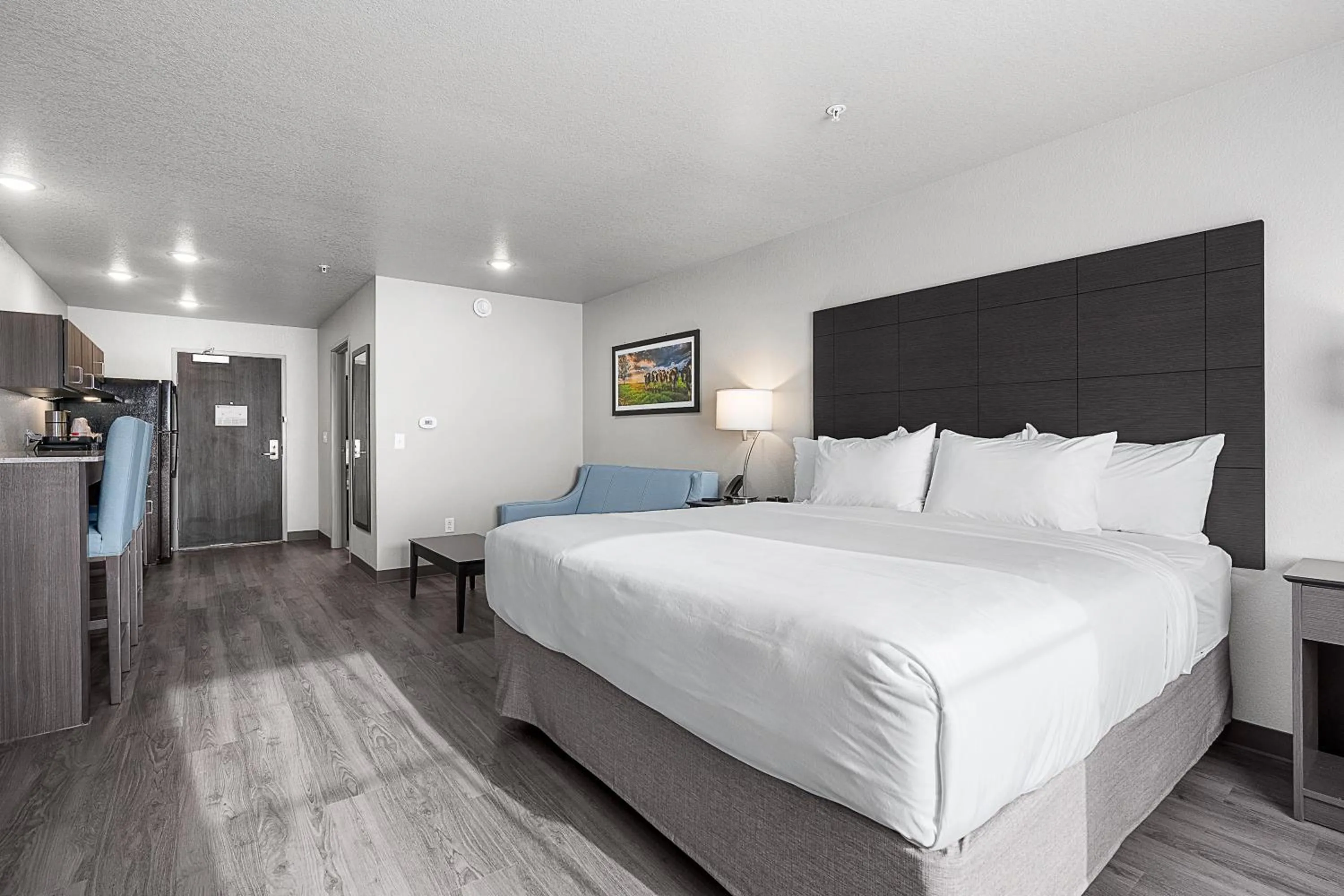 Bedroom, Bed in Riverstone Suites by Cobblestone Hotels - Chippewa Falls