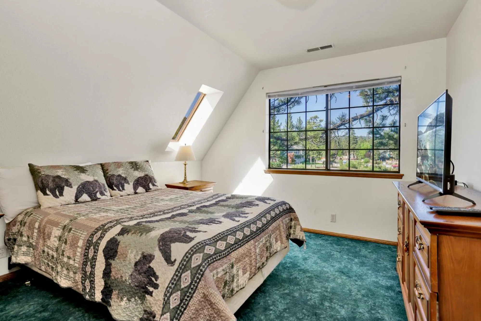 Property building, Bed in Breezy one #112