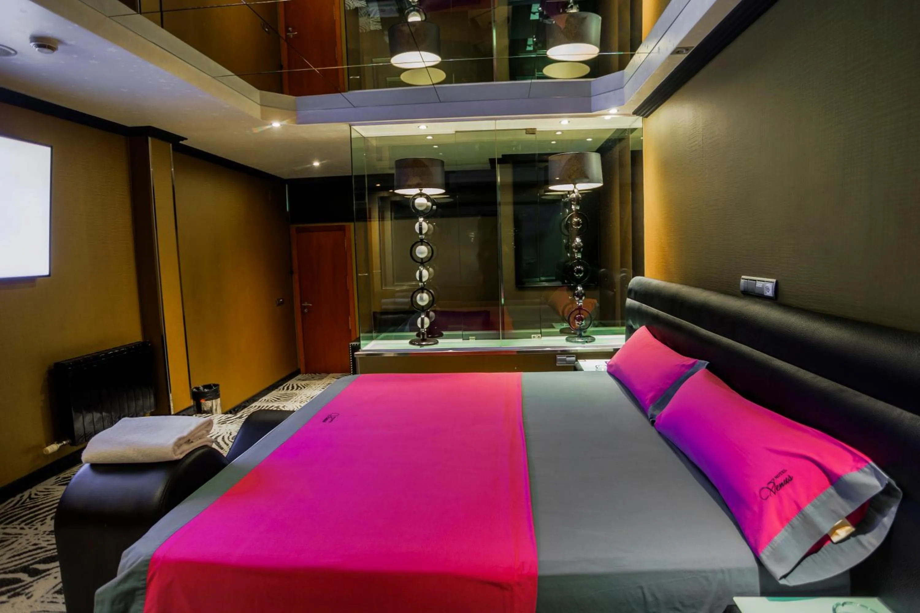 Bed in Motel Venus Pontevedra