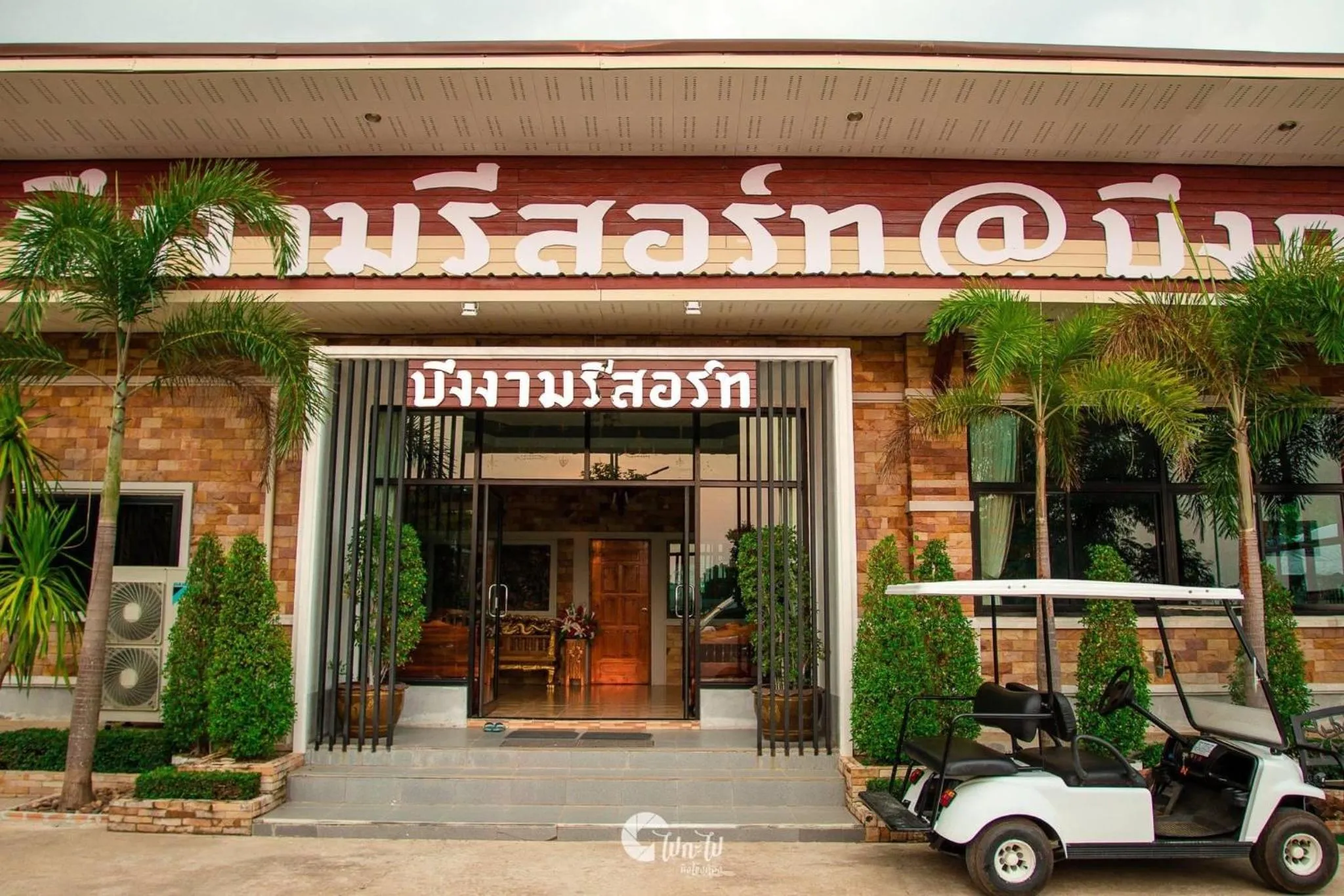 Facade/entrance in Buengngarm Resort