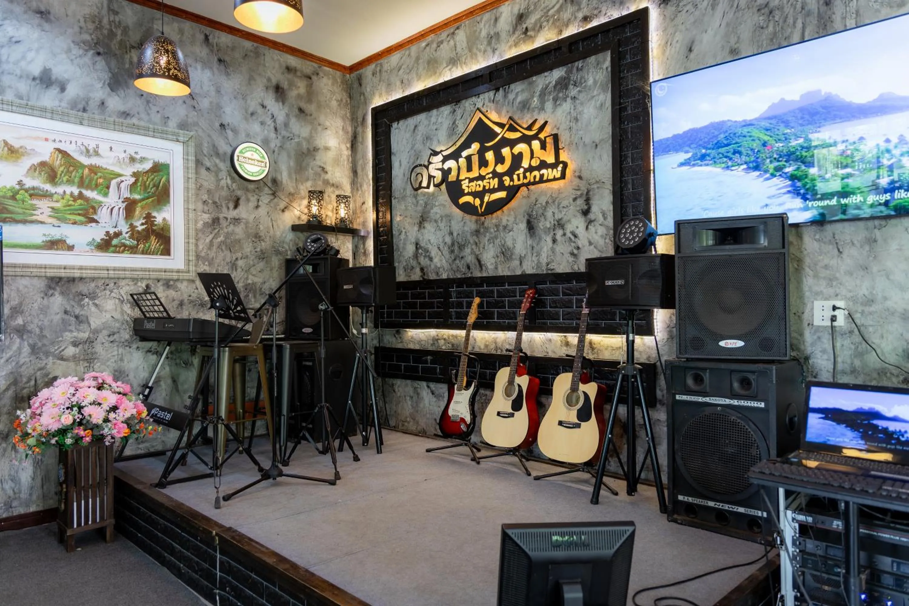 Restaurant/places to eat in Buengngarm Resort