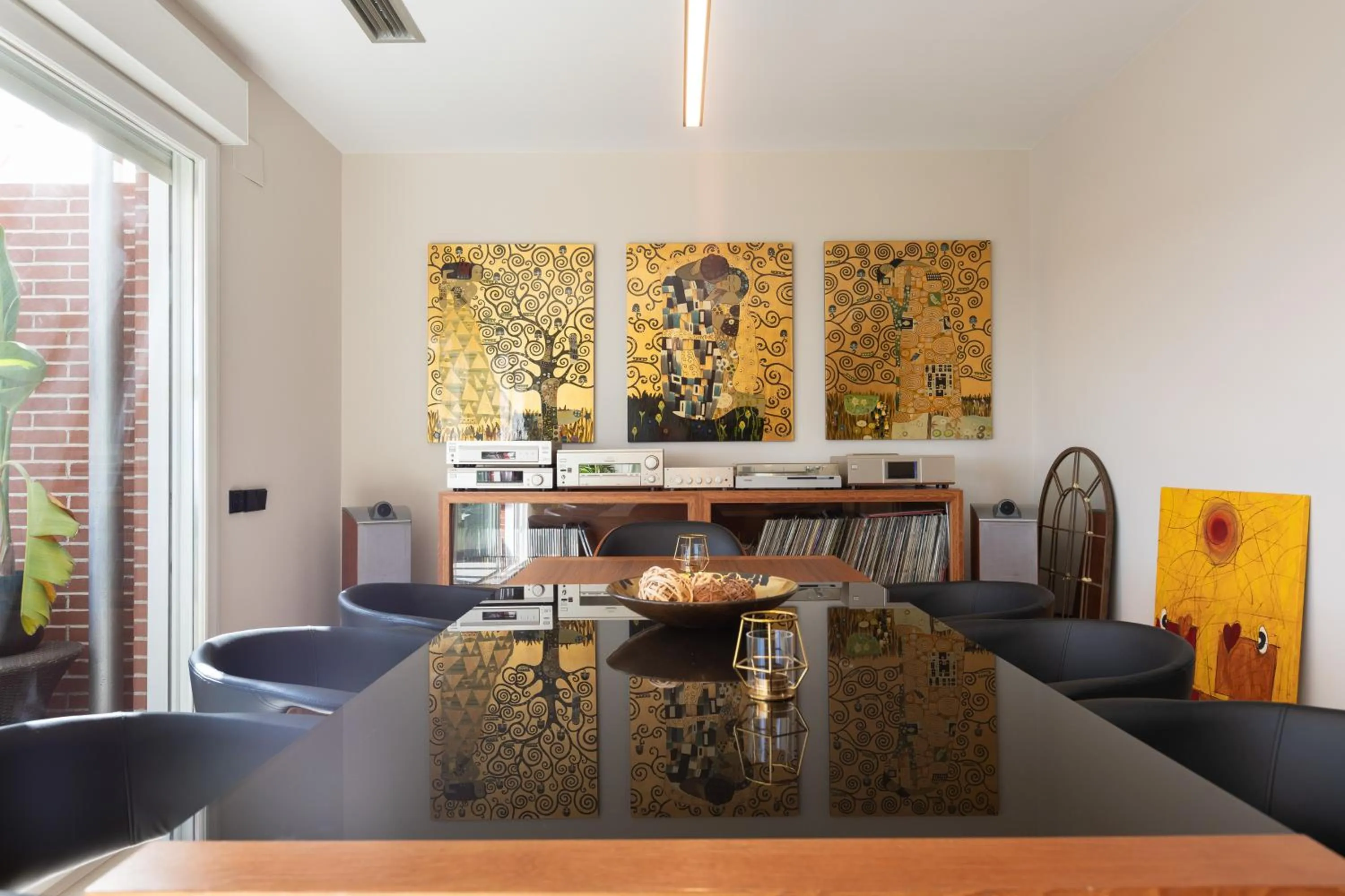 Dining area in Villa Beach Barcelona