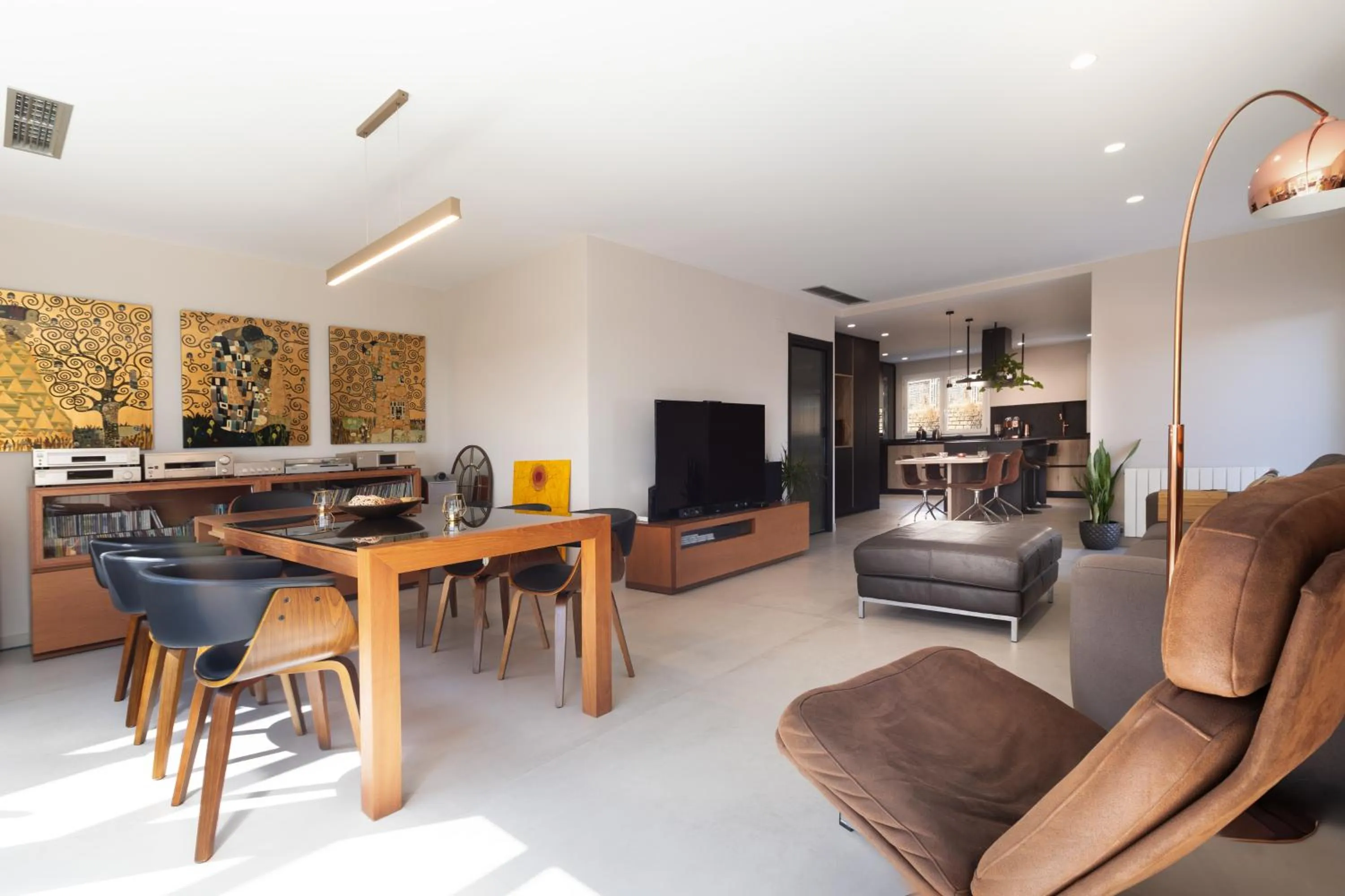 Dining area in Villa Beach Barcelona