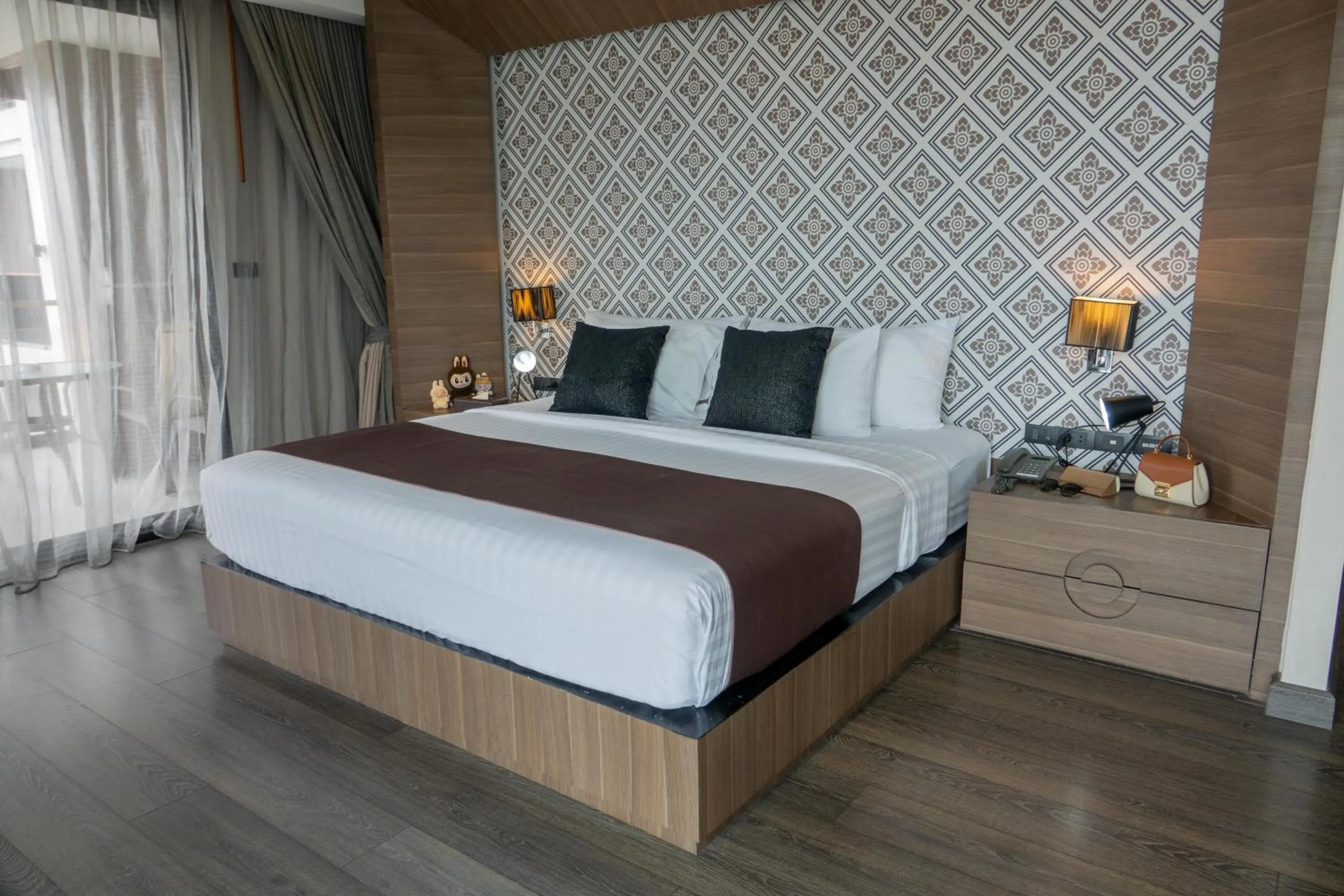 Photo of the whole room, Bed in Siamese Hotel Pattaya, BW Signature Collection