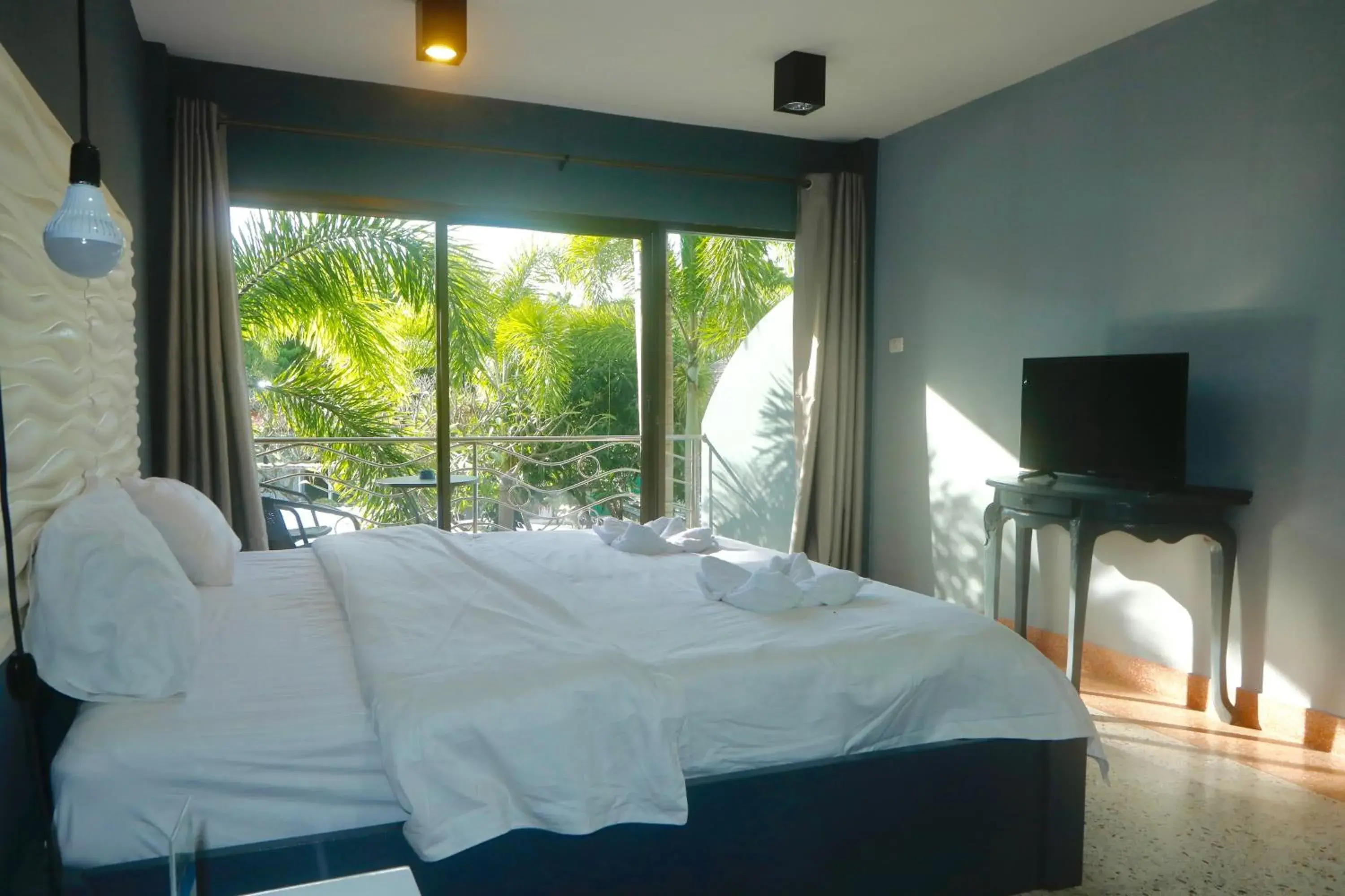 Pool Side Comfort Room in Momento Resort Pool Side Comfort Room in Momento Resort