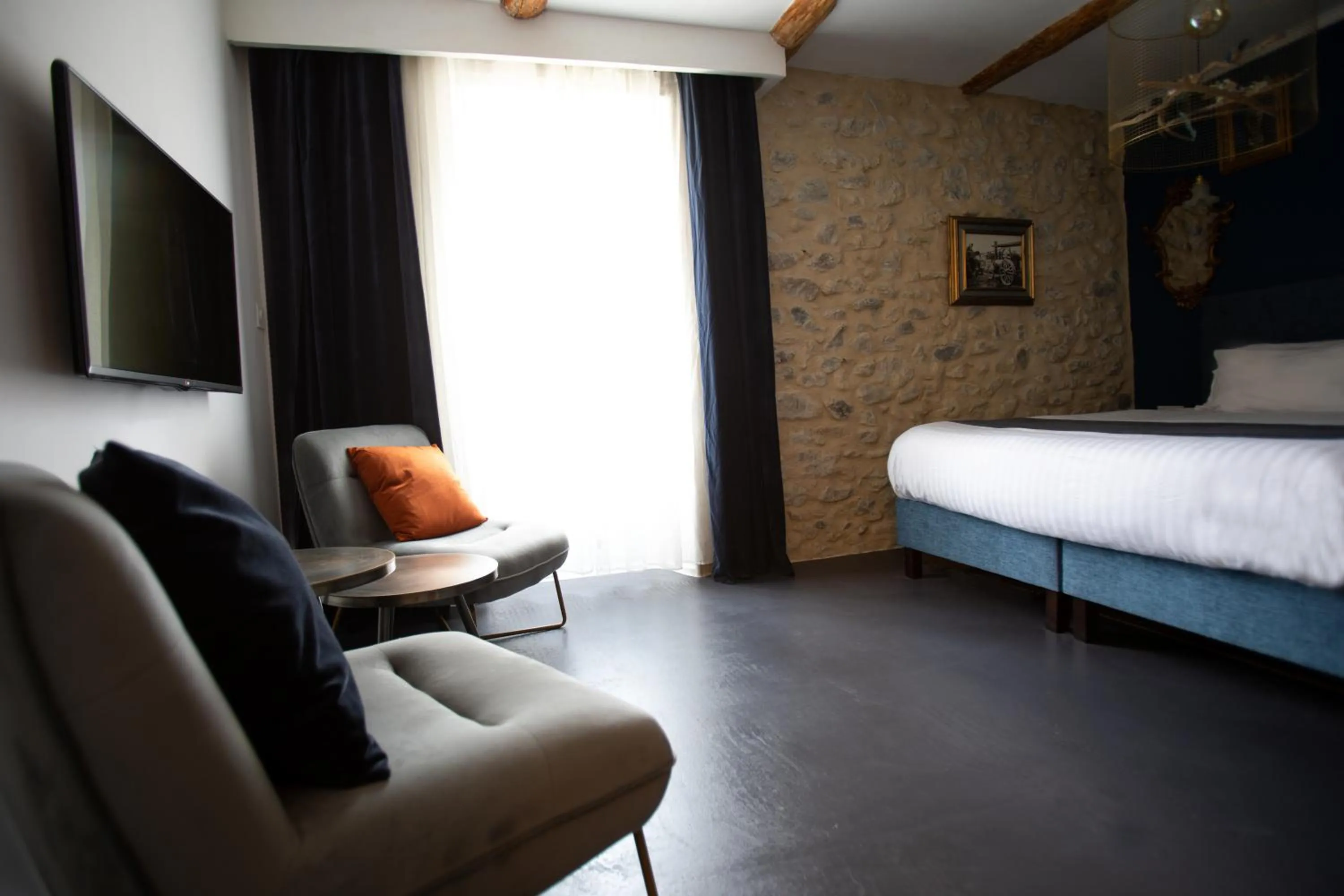 Photo of the whole room, Bed in DODO etc