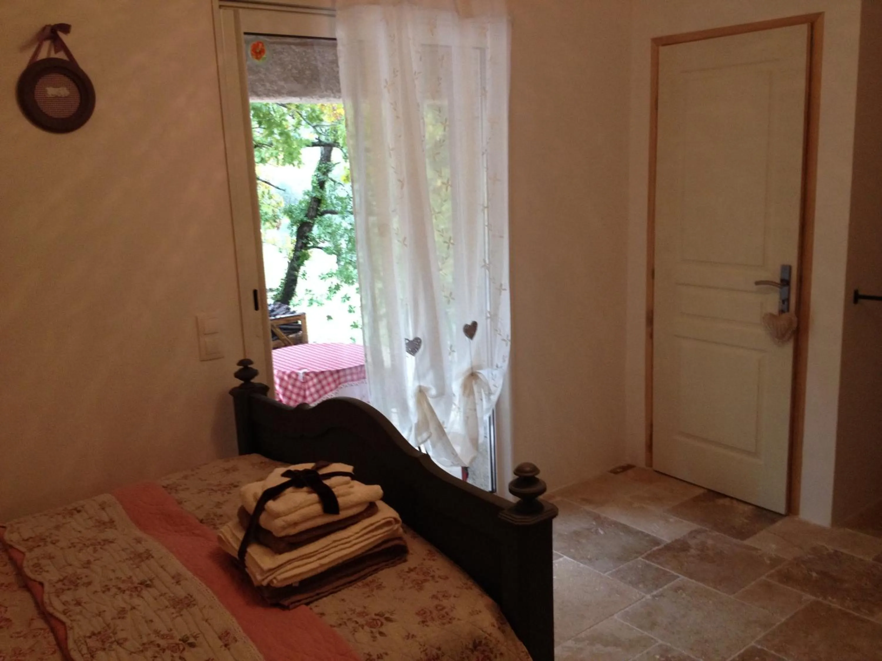 Photo of the whole room, Bed in Mas De Peycavier