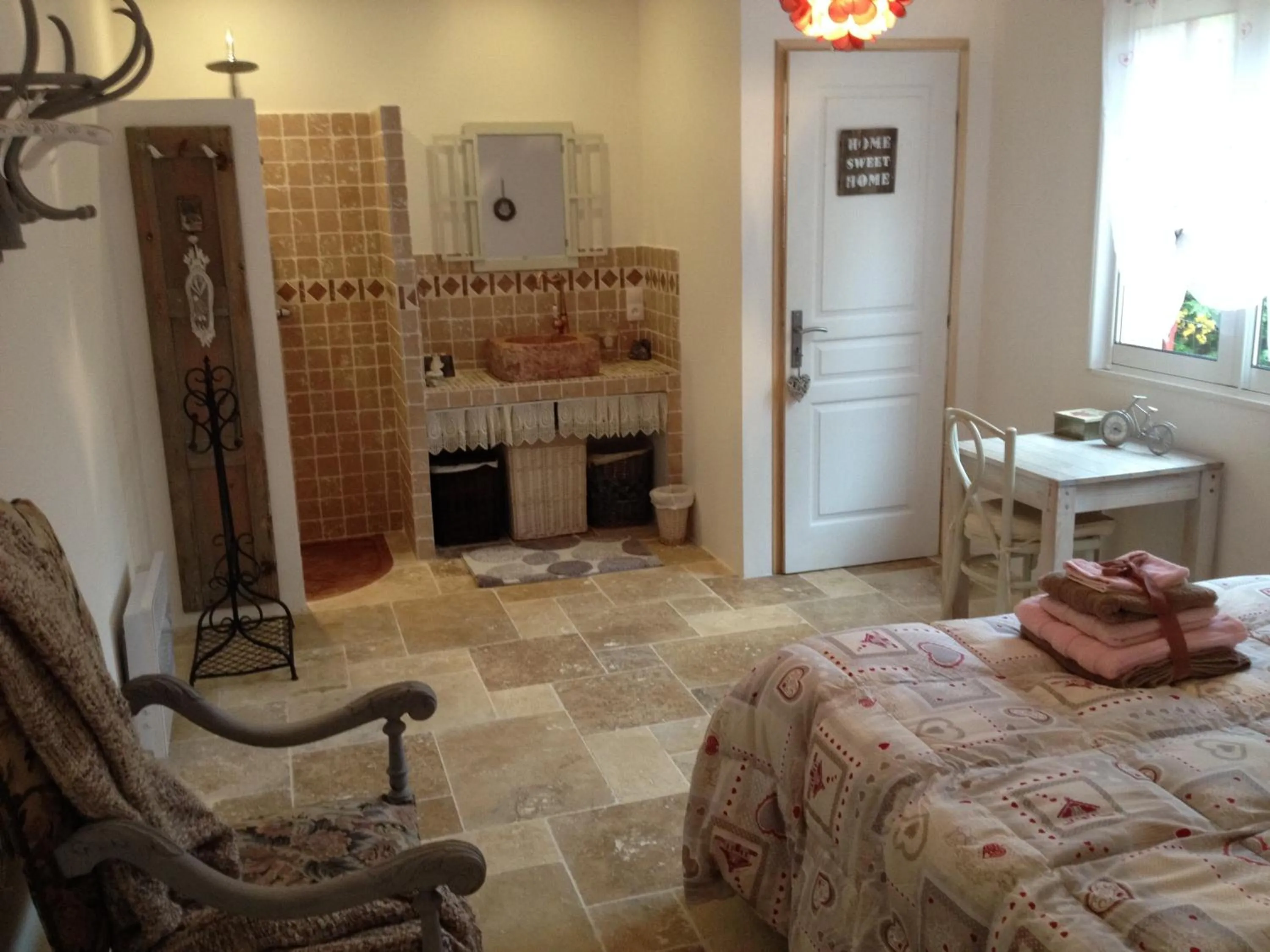 Photo of the whole room in Mas De Peycavier