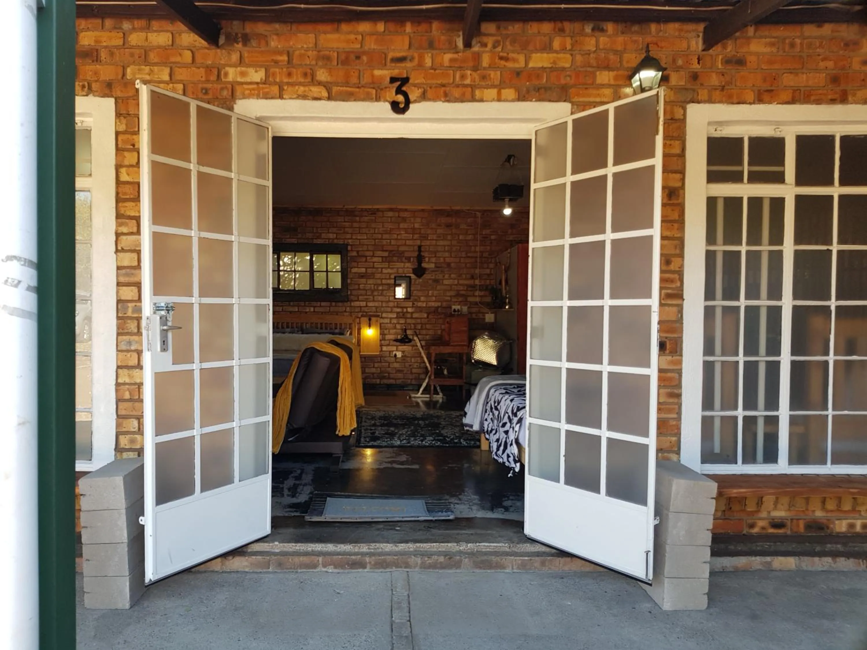Facade/entrance in Havana Nights