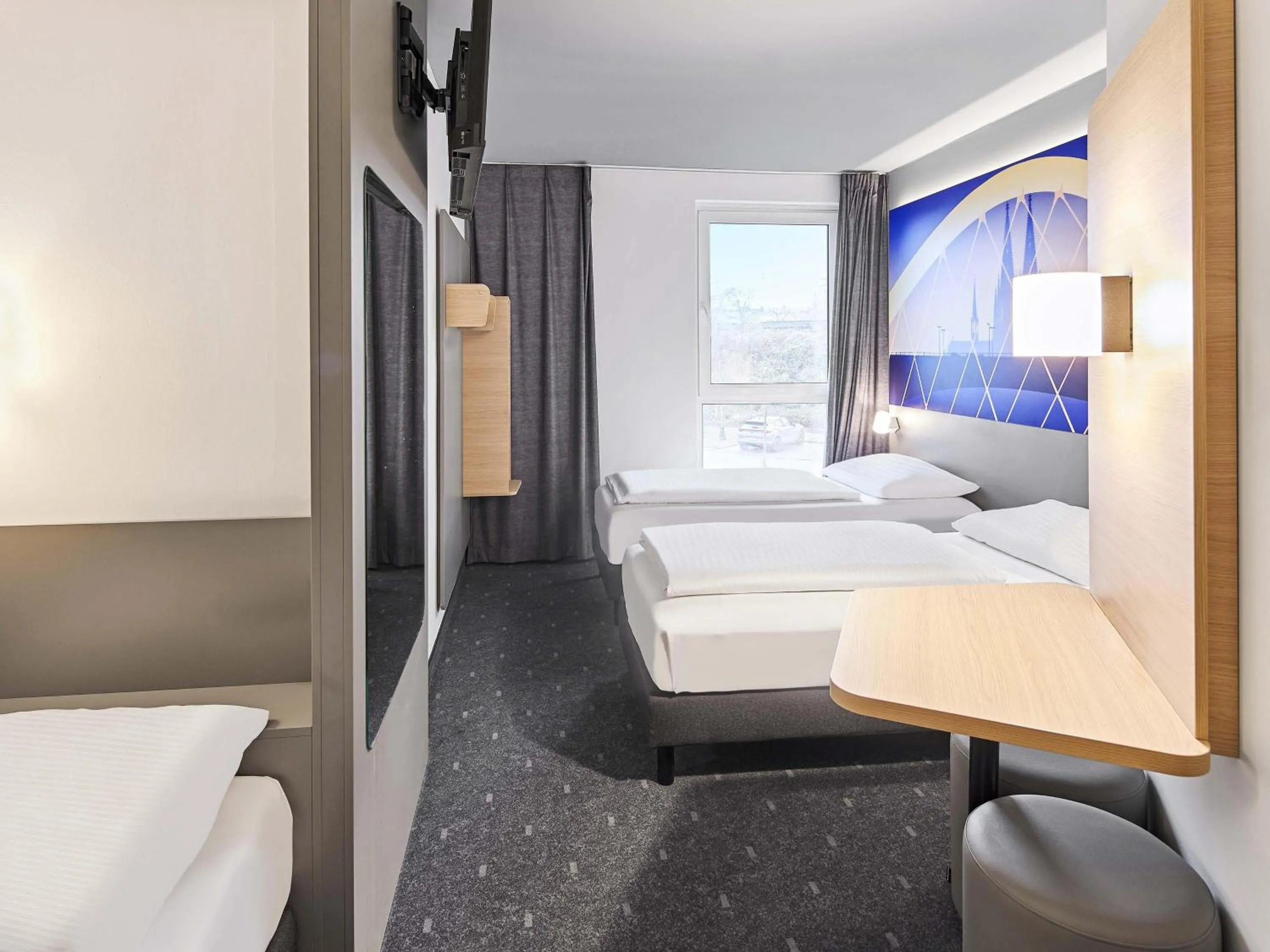 Photo of the whole room, Bed in B&B Hotel Köln-Messe