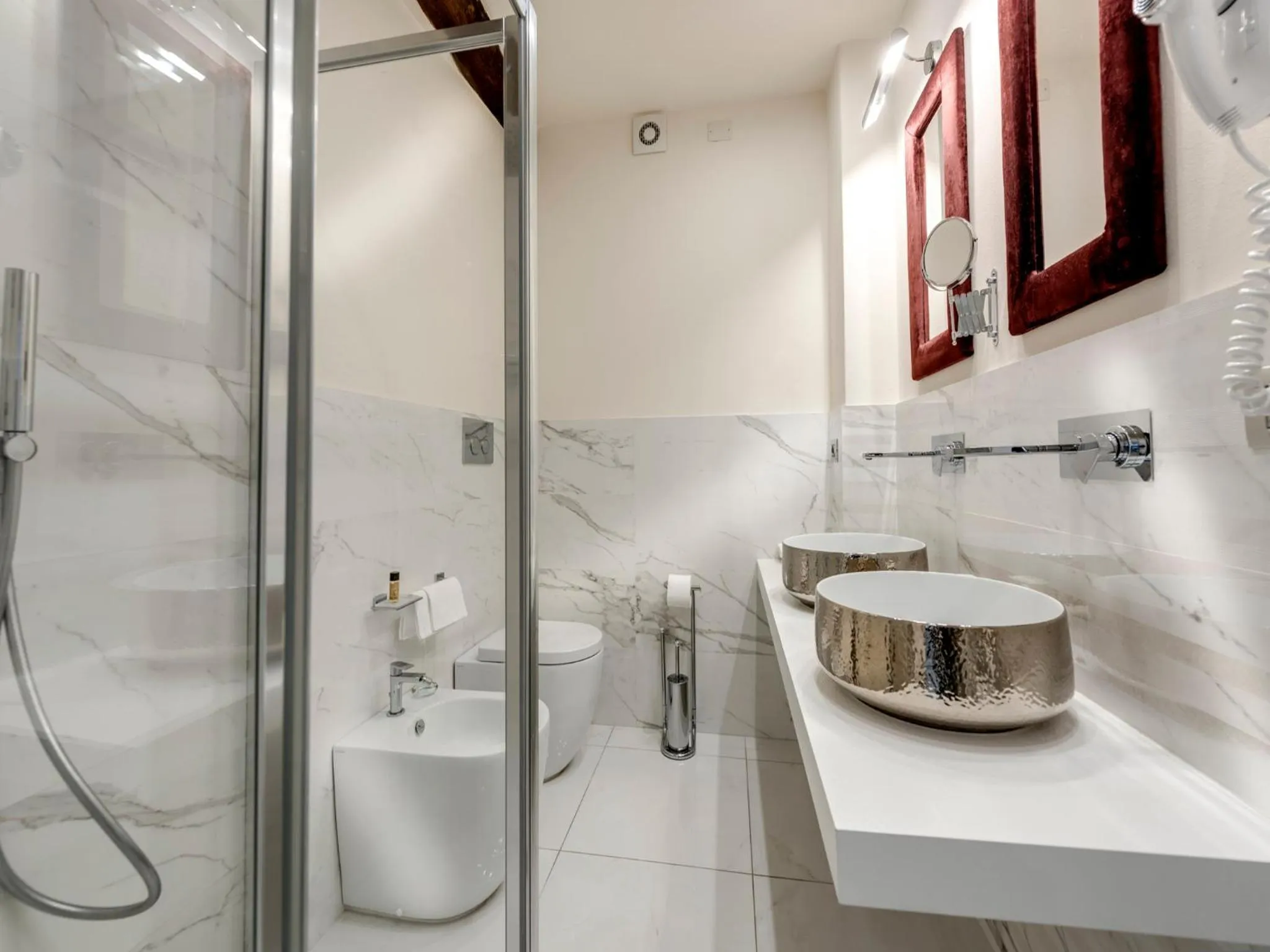 Bathroom in Hotel Palagi