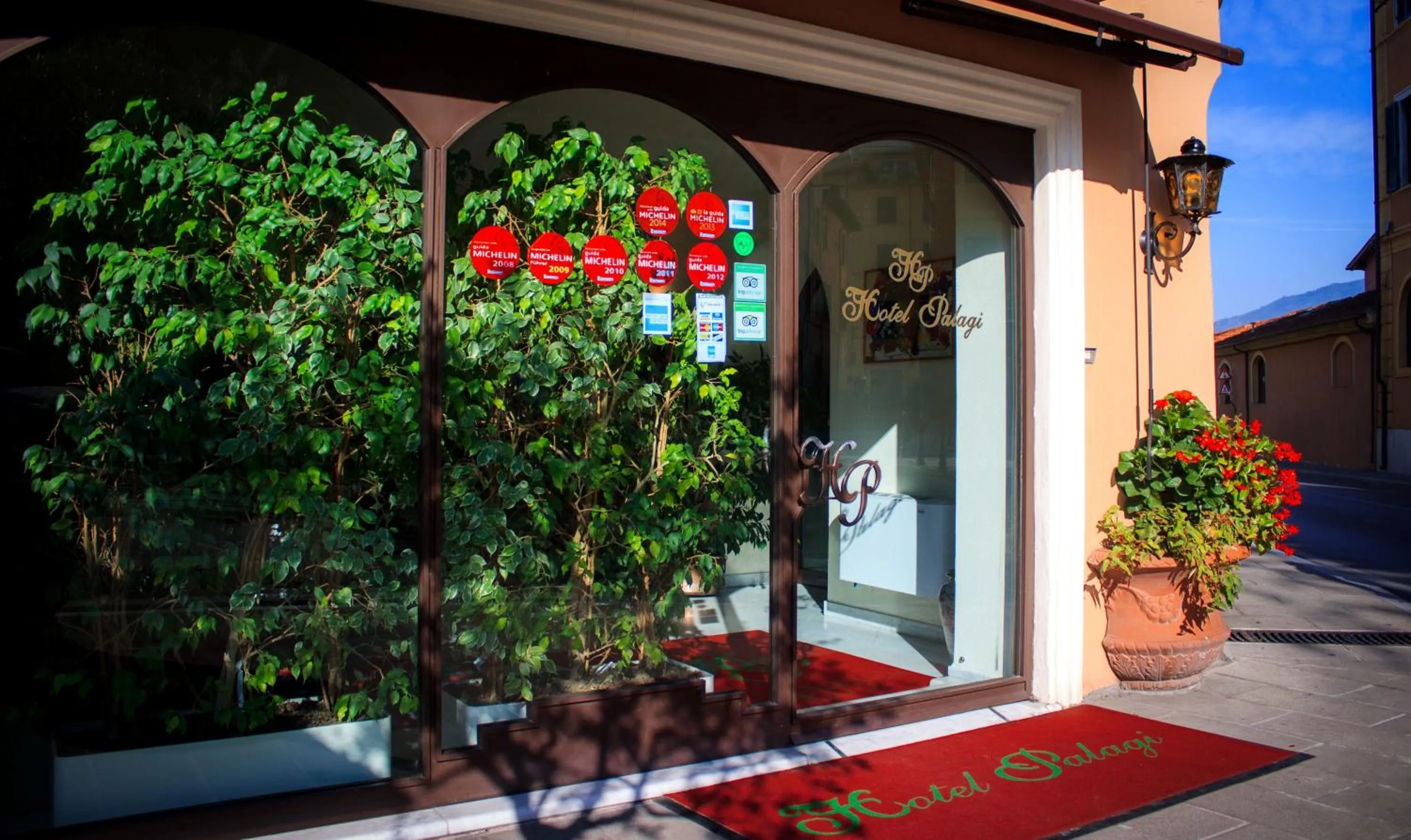 Facade/entrance in Hotel Palagi