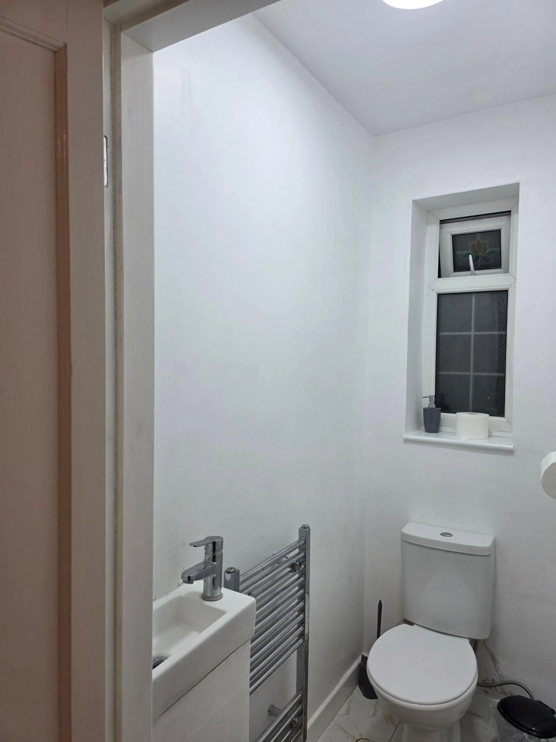 Bathroom in Baraka House Royal Victoria London by OYO