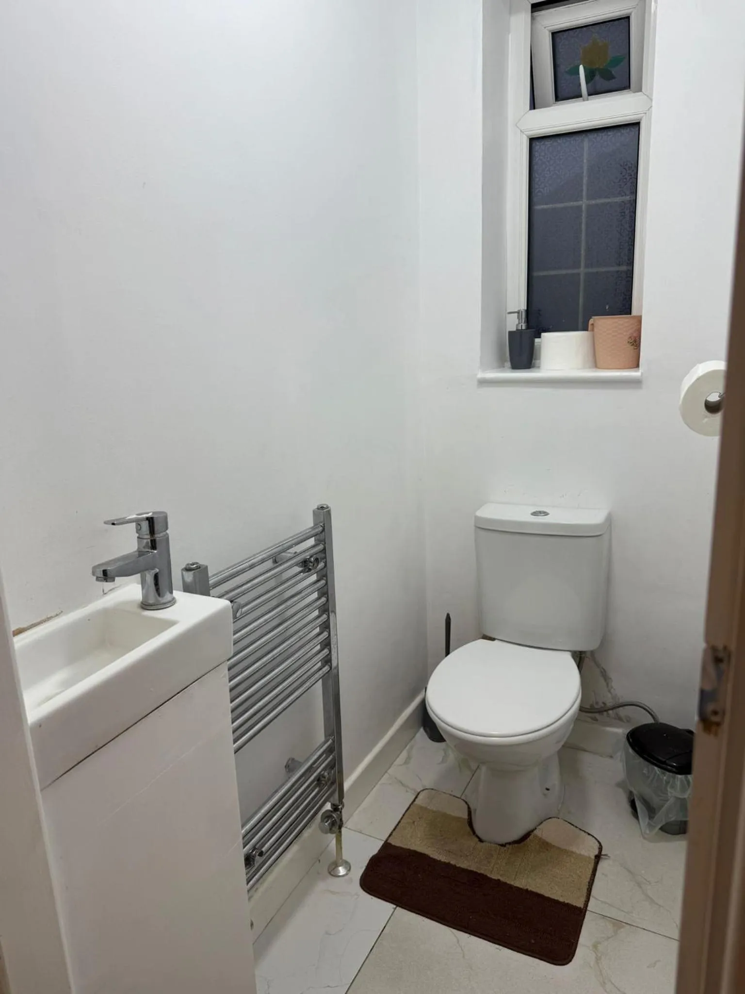 Bathroom in Baraka House Royal Victoria London by OYO