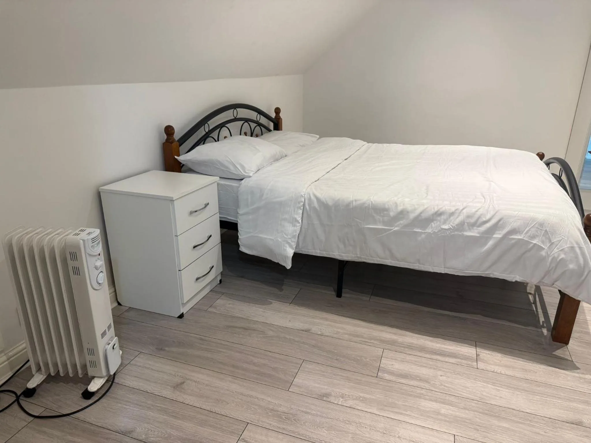 Bedroom, Bed in Baraka House Royal Victoria London by OYO