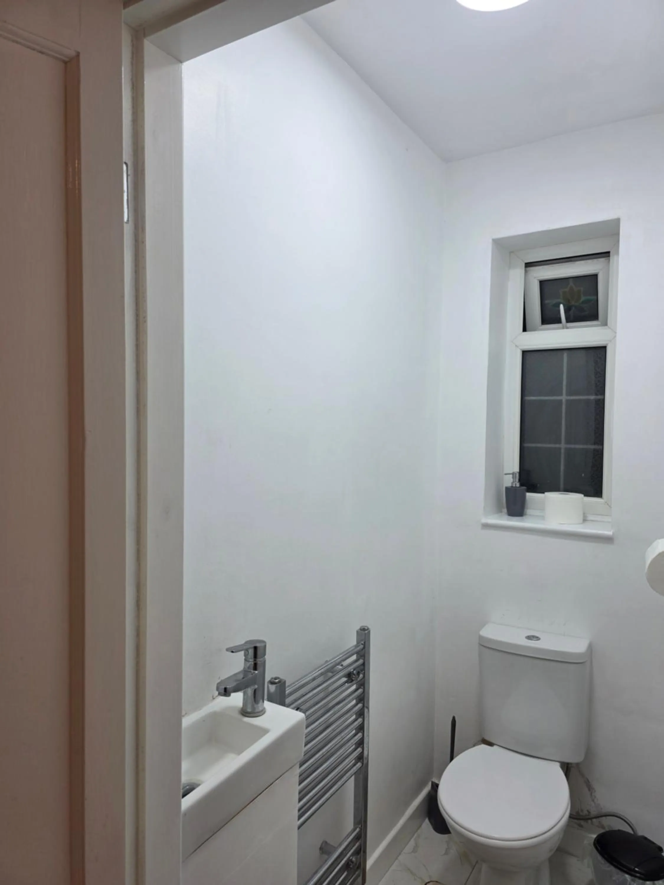 Bathroom in Baraka House Royal Victoria London by OYO