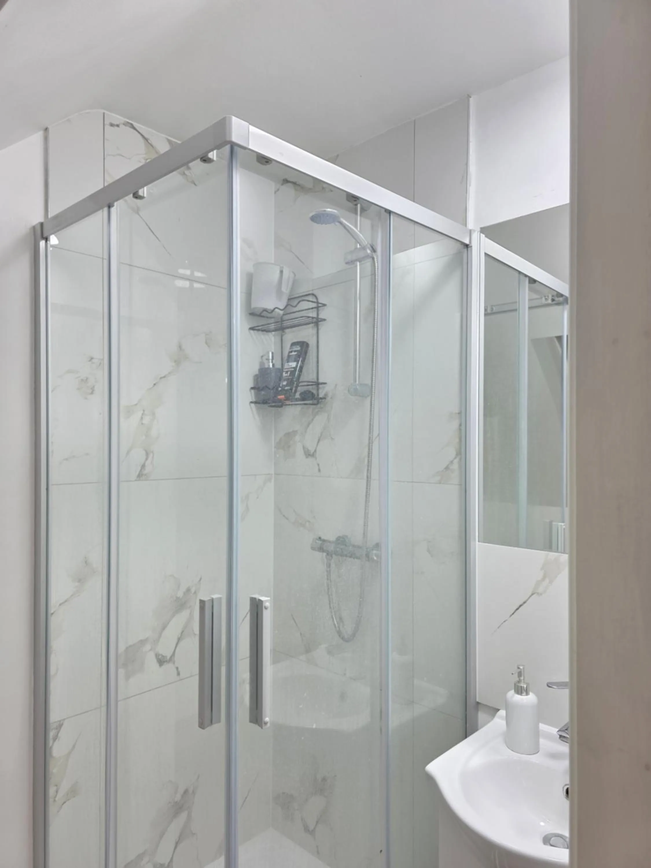 Bathroom in Baraka House Royal Victoria London by OYO