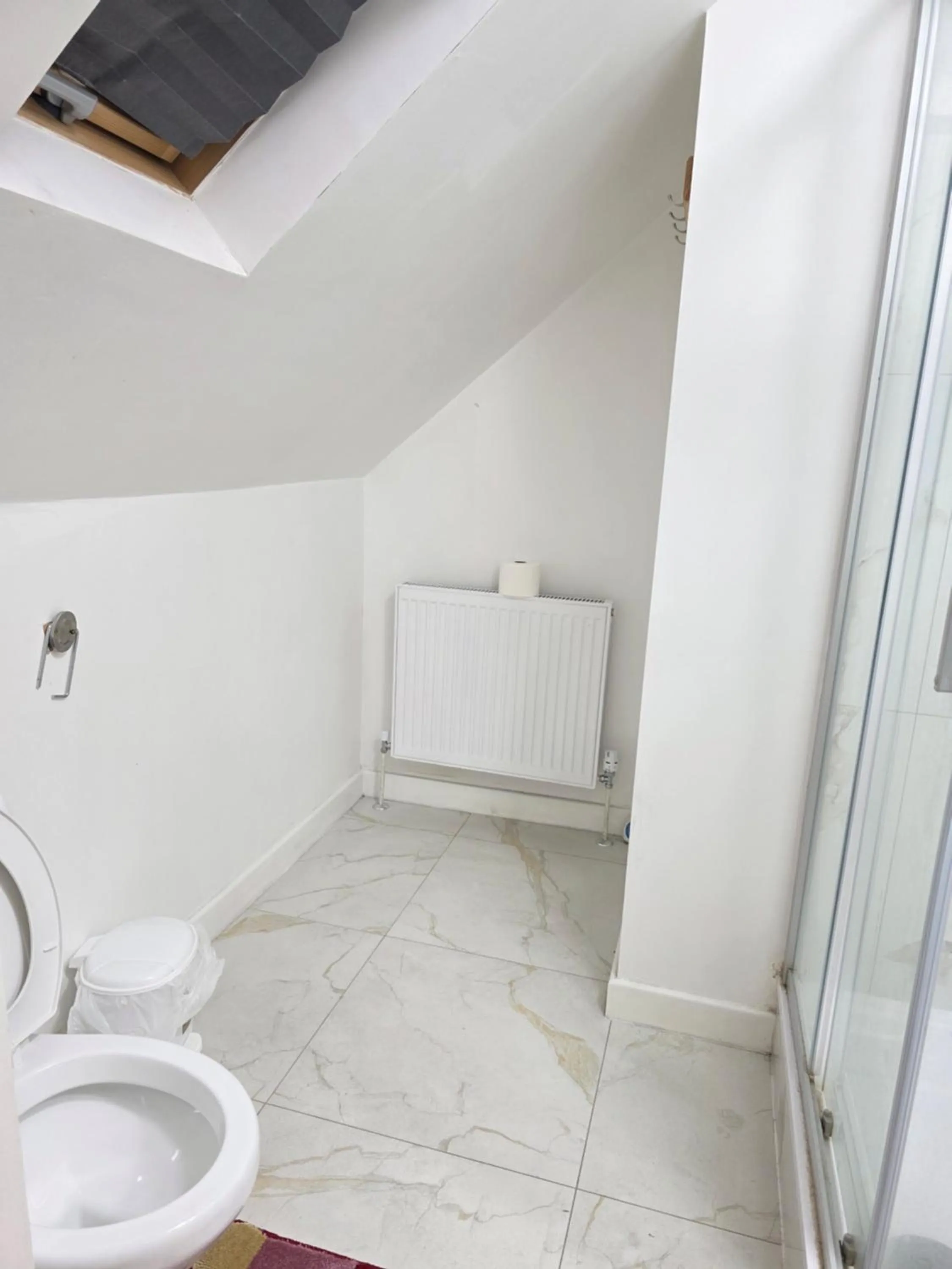Bathroom in Baraka House Royal Victoria London by OYO