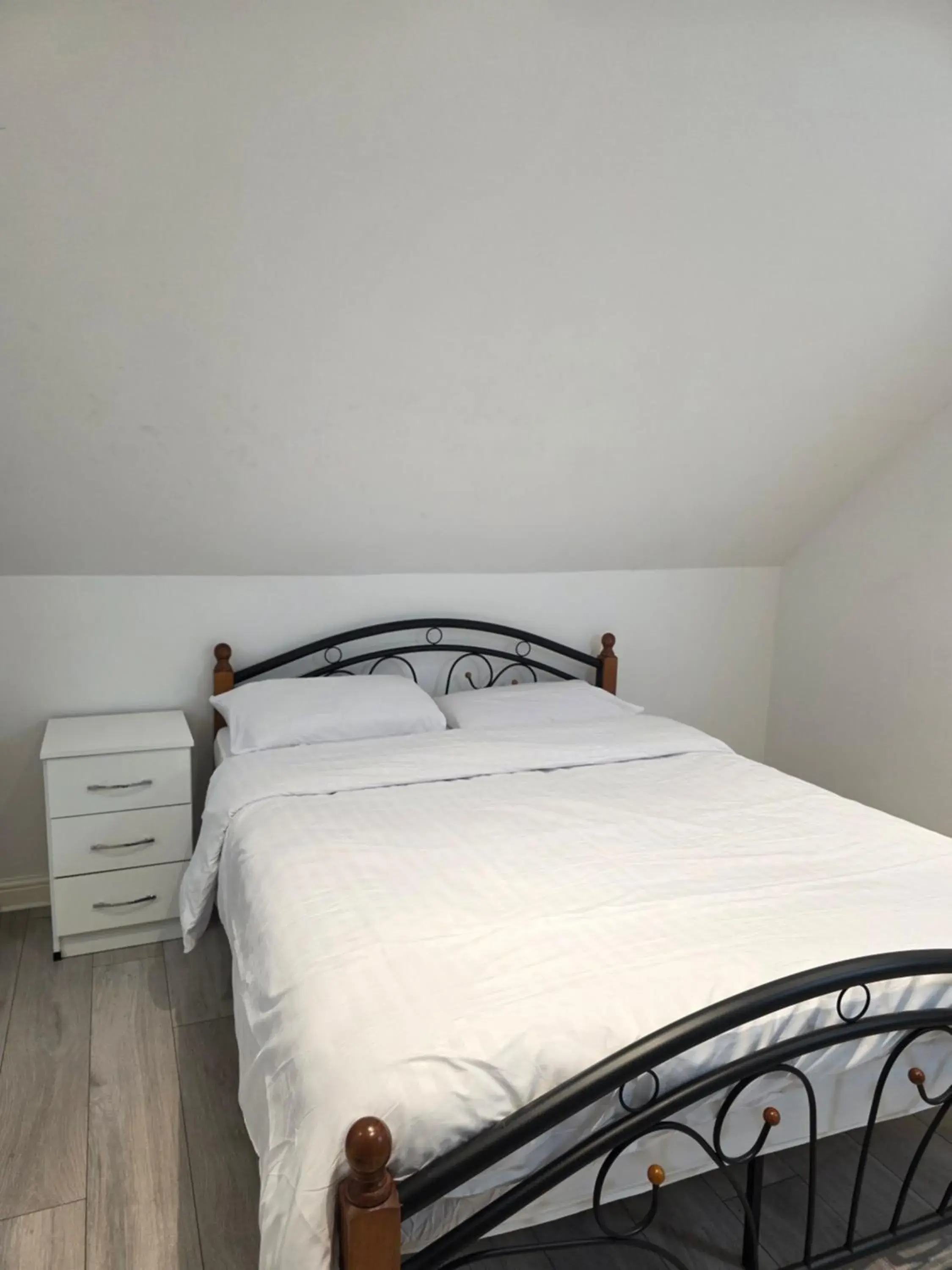 Small Double Room in Baraka House Royal Victoria London by OYO Small Double Room in Baraka House Royal Victoria London by OYO