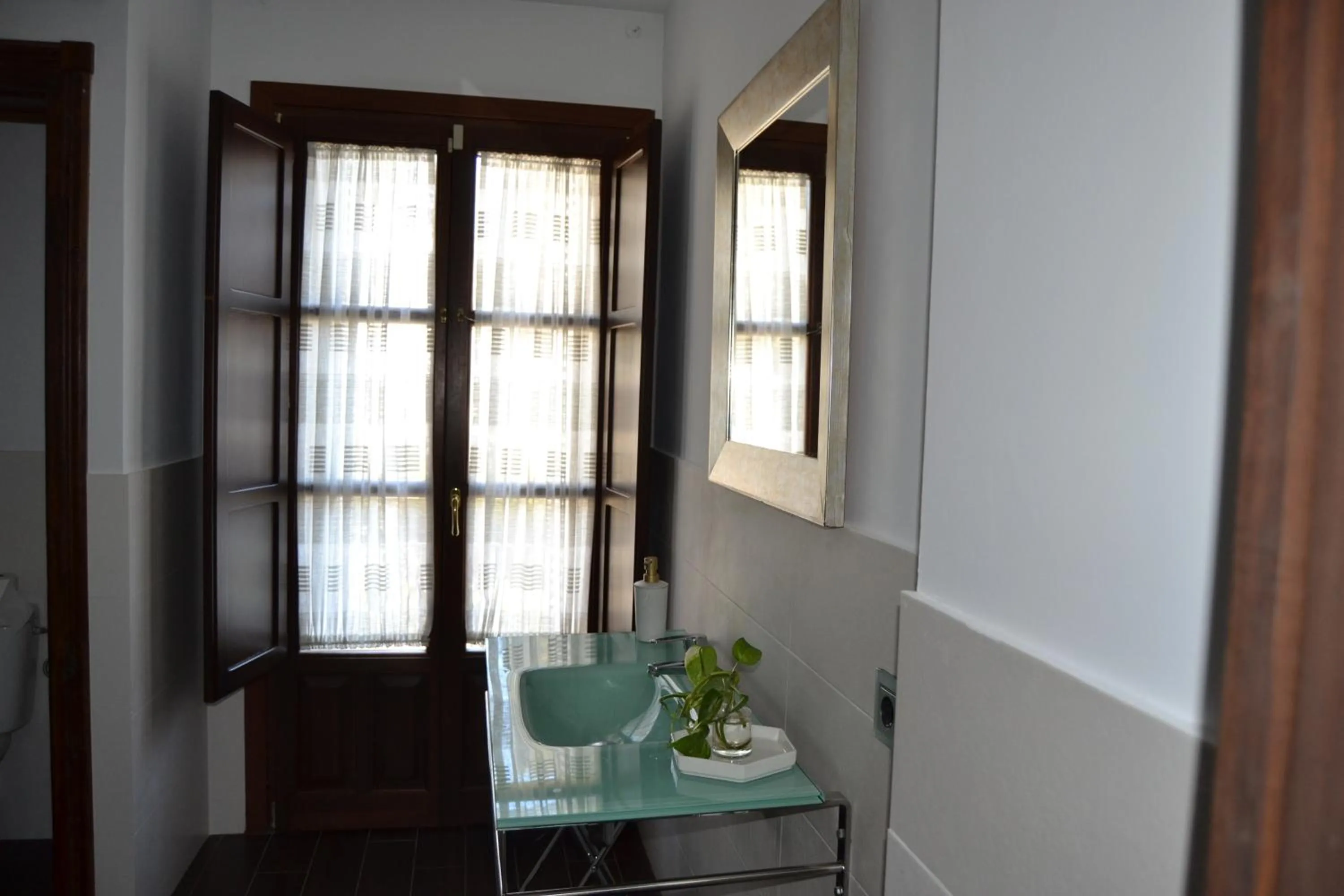 Bathroom in Suite Comares