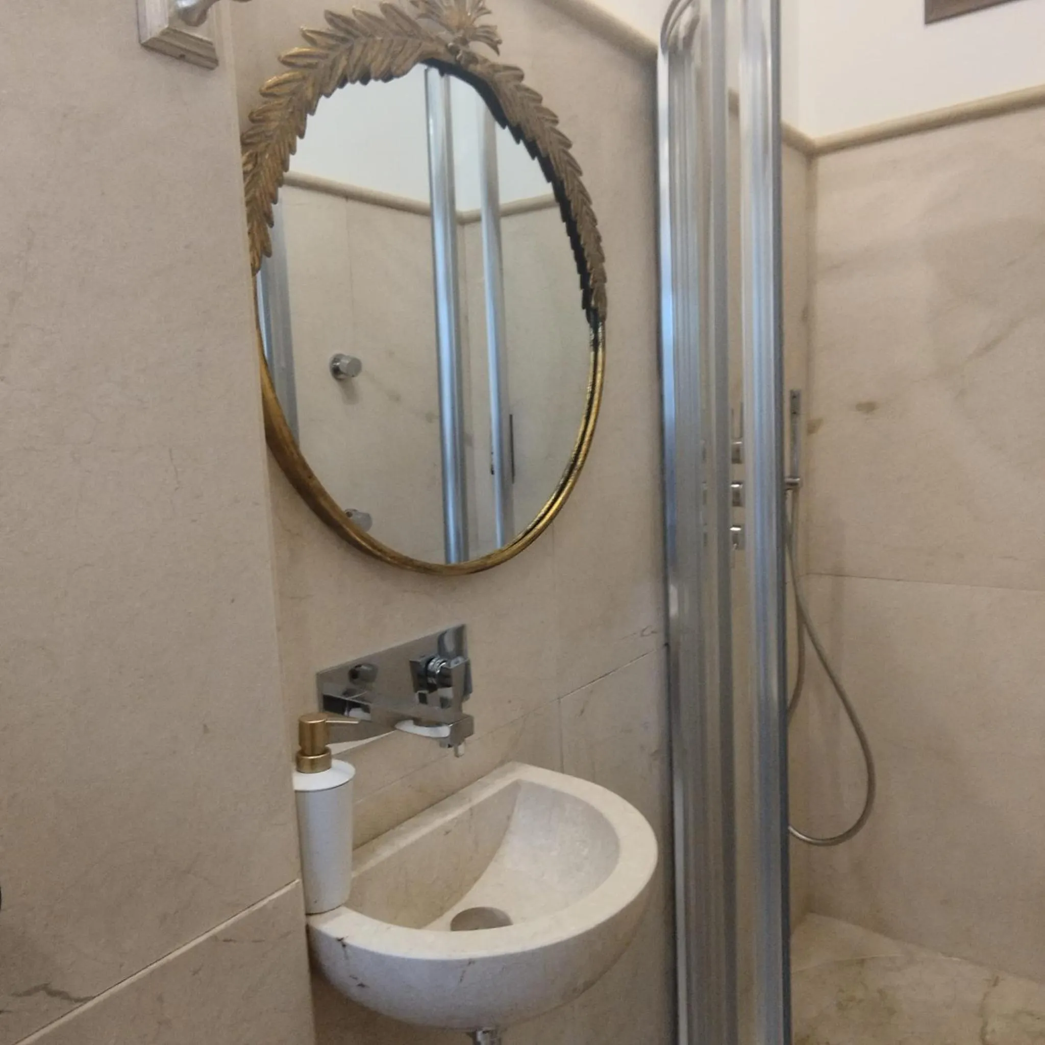 Bathroom in Suite Comares