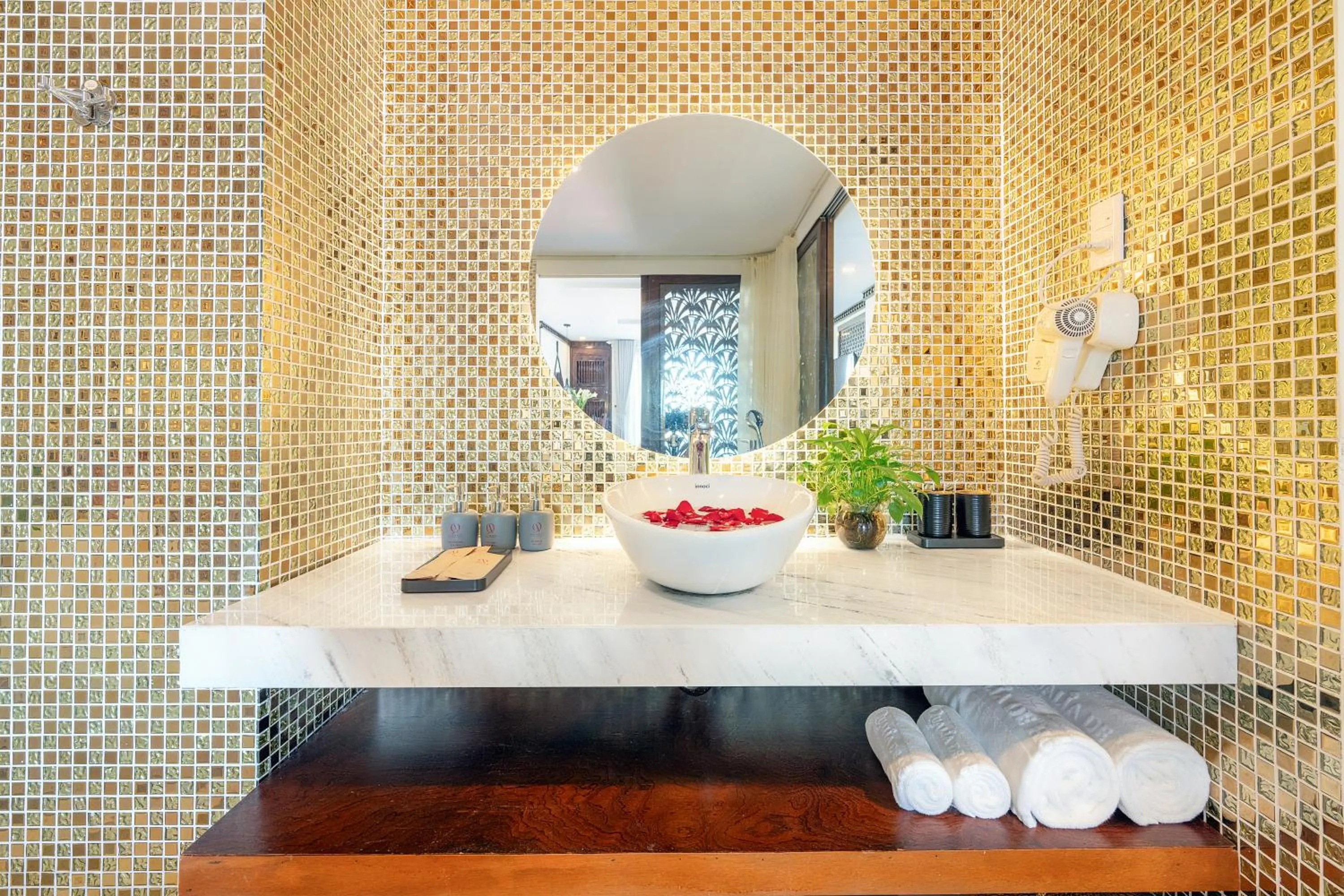 Bathroom in Qualia De Hôtel Hoi An - Rooftop Bar City View