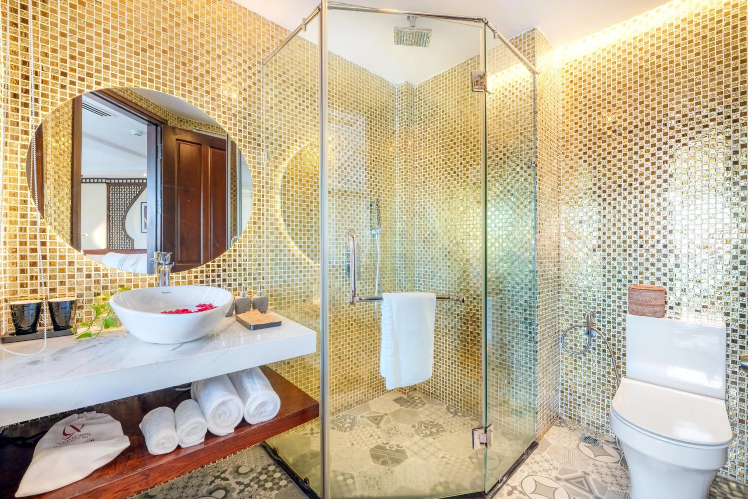 Shower in Qualia De Hôtel Hoi An - Rooftop Bar City View