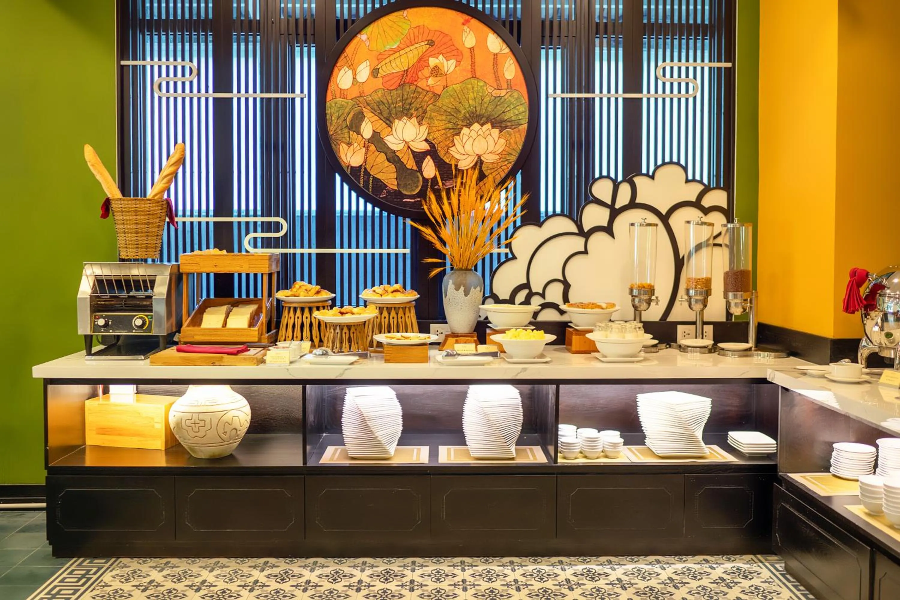 Food and drinks in Qualia De Hôtel Hoi An - Rooftop Bar City View