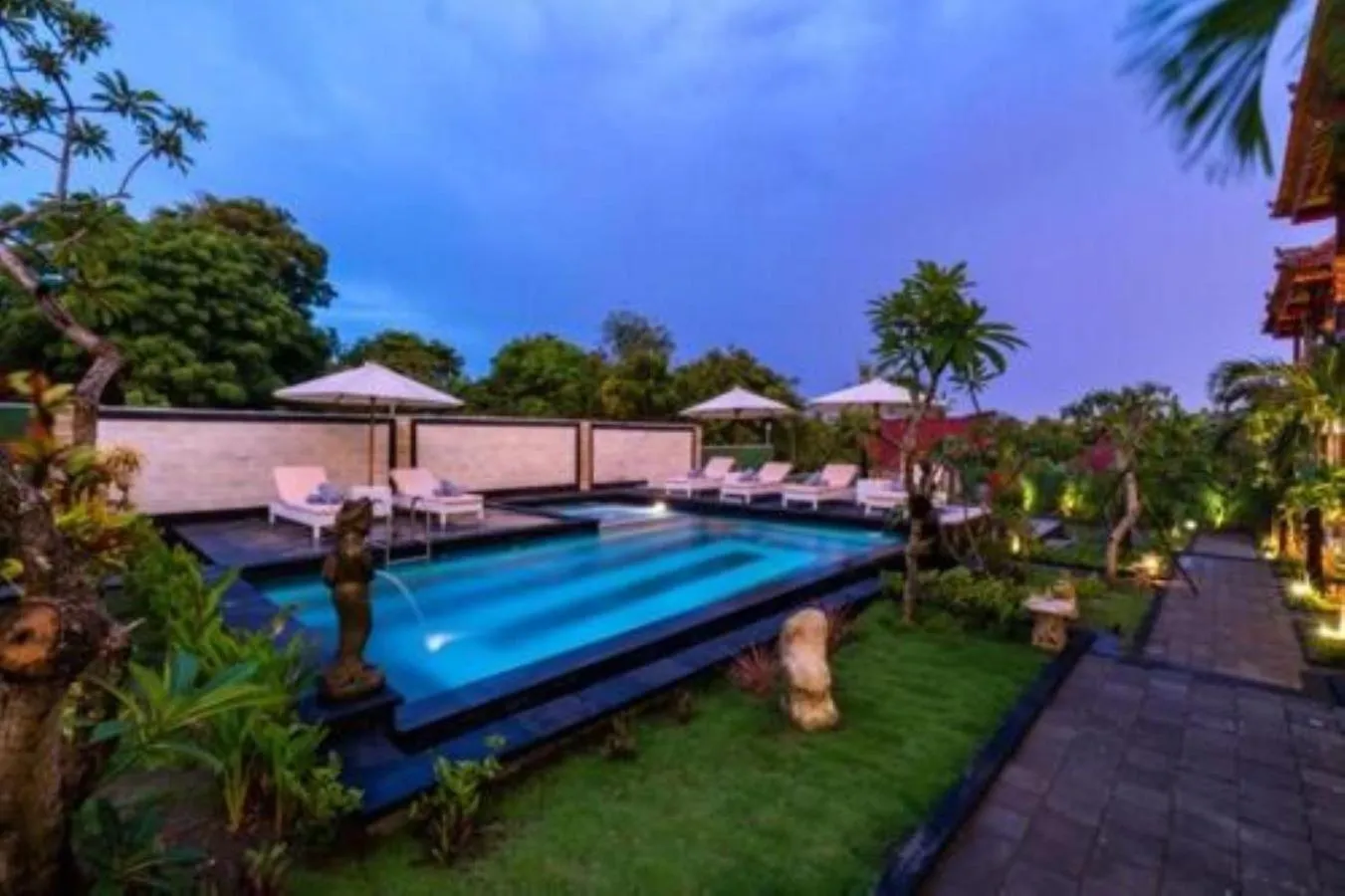 Swimming pool in Lembongan Cempaka Villa & Restaurant