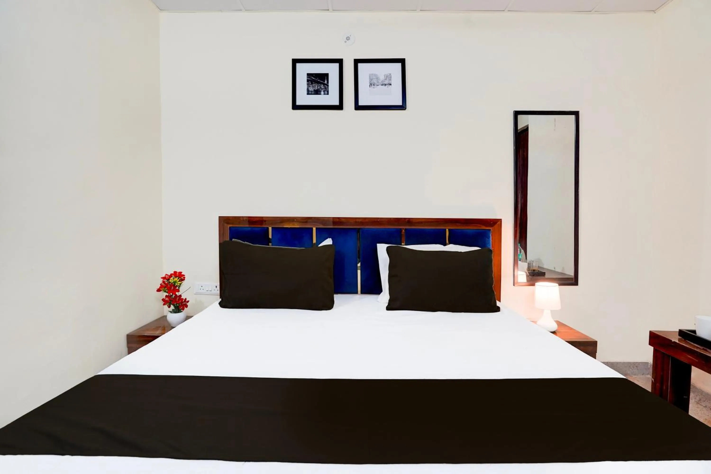 Bedroom in Hotel O Crystal Inn