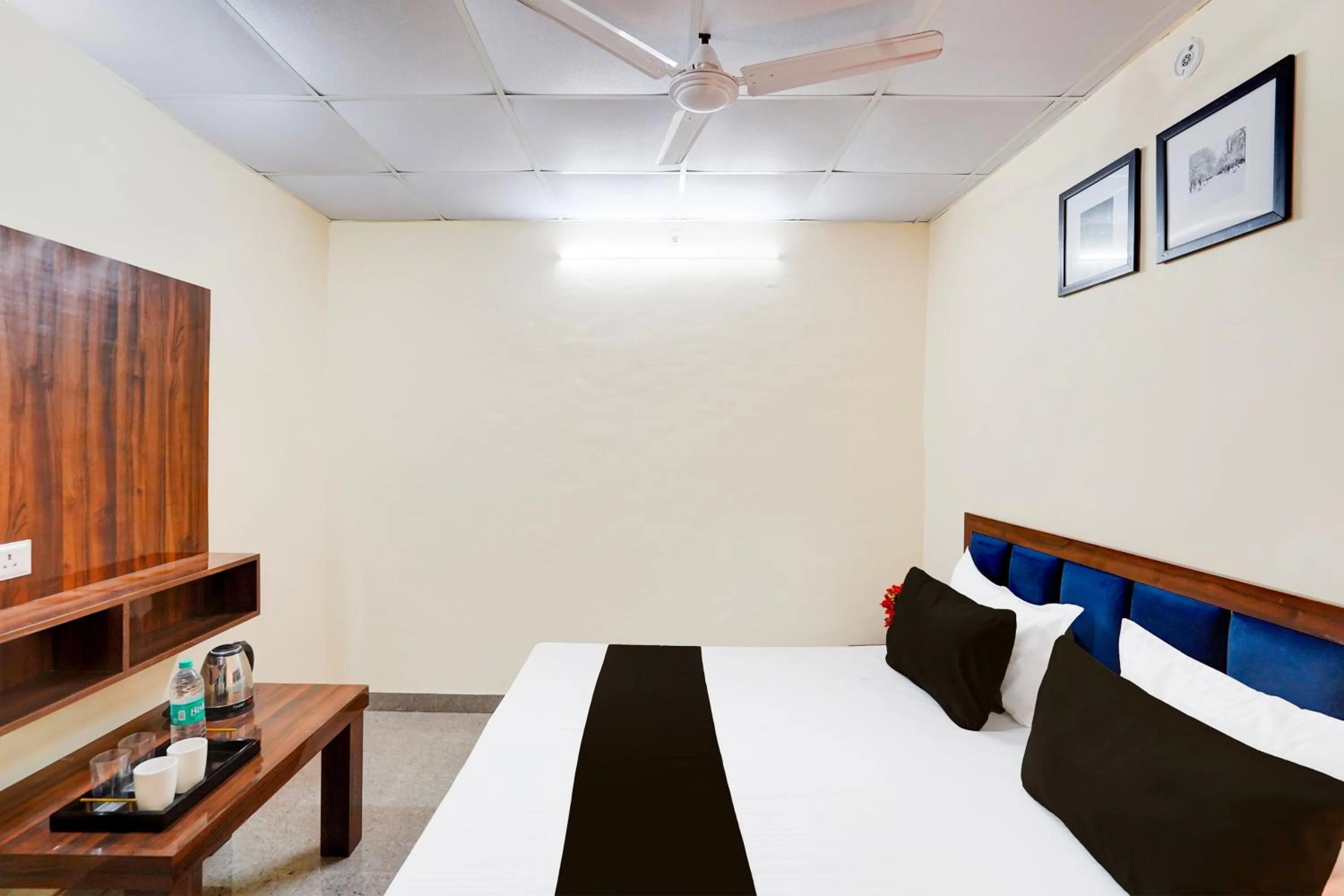 Bedroom in Hotel O Crystal Inn