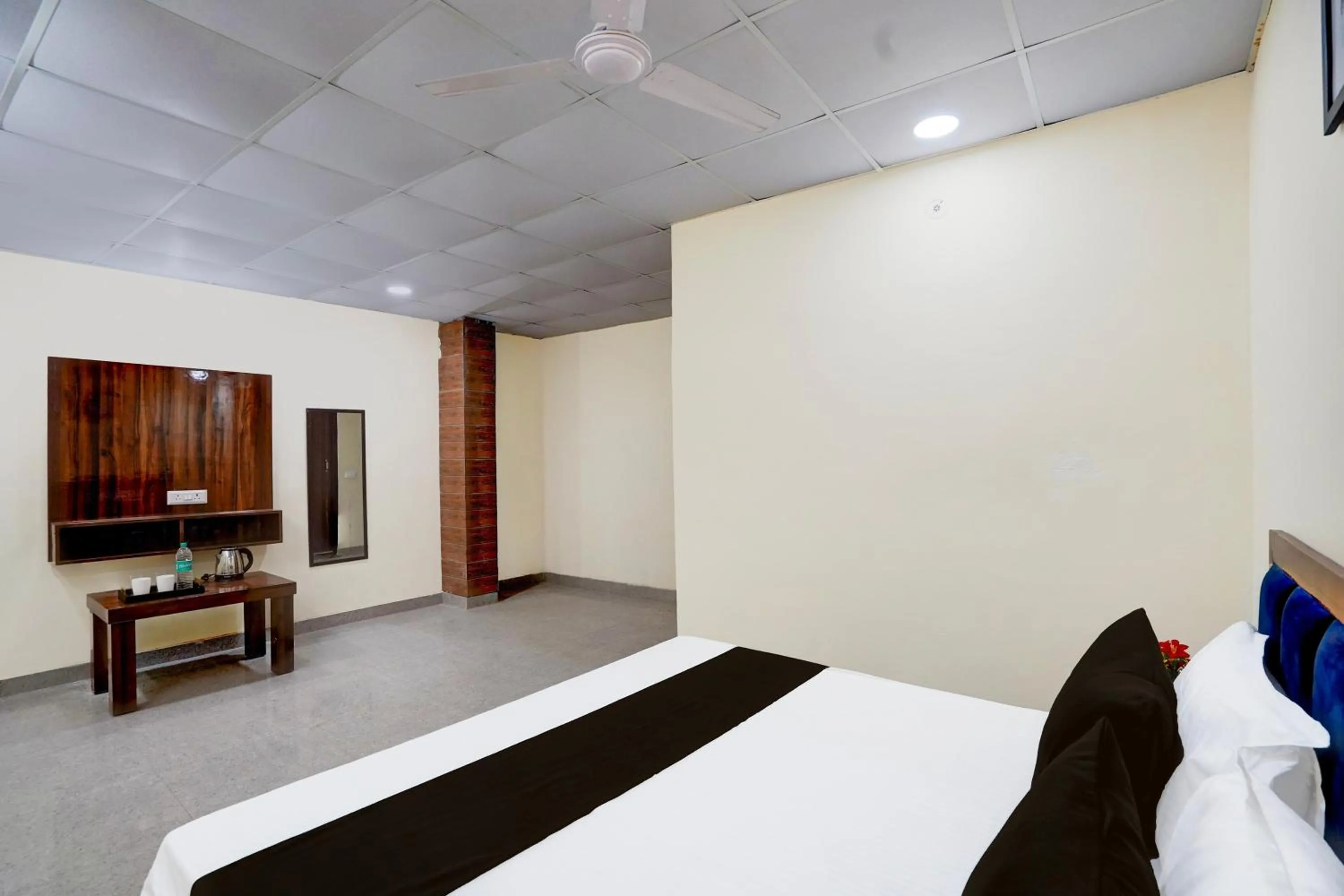 Bedroom, Bed in Hotel O Crystal Inn