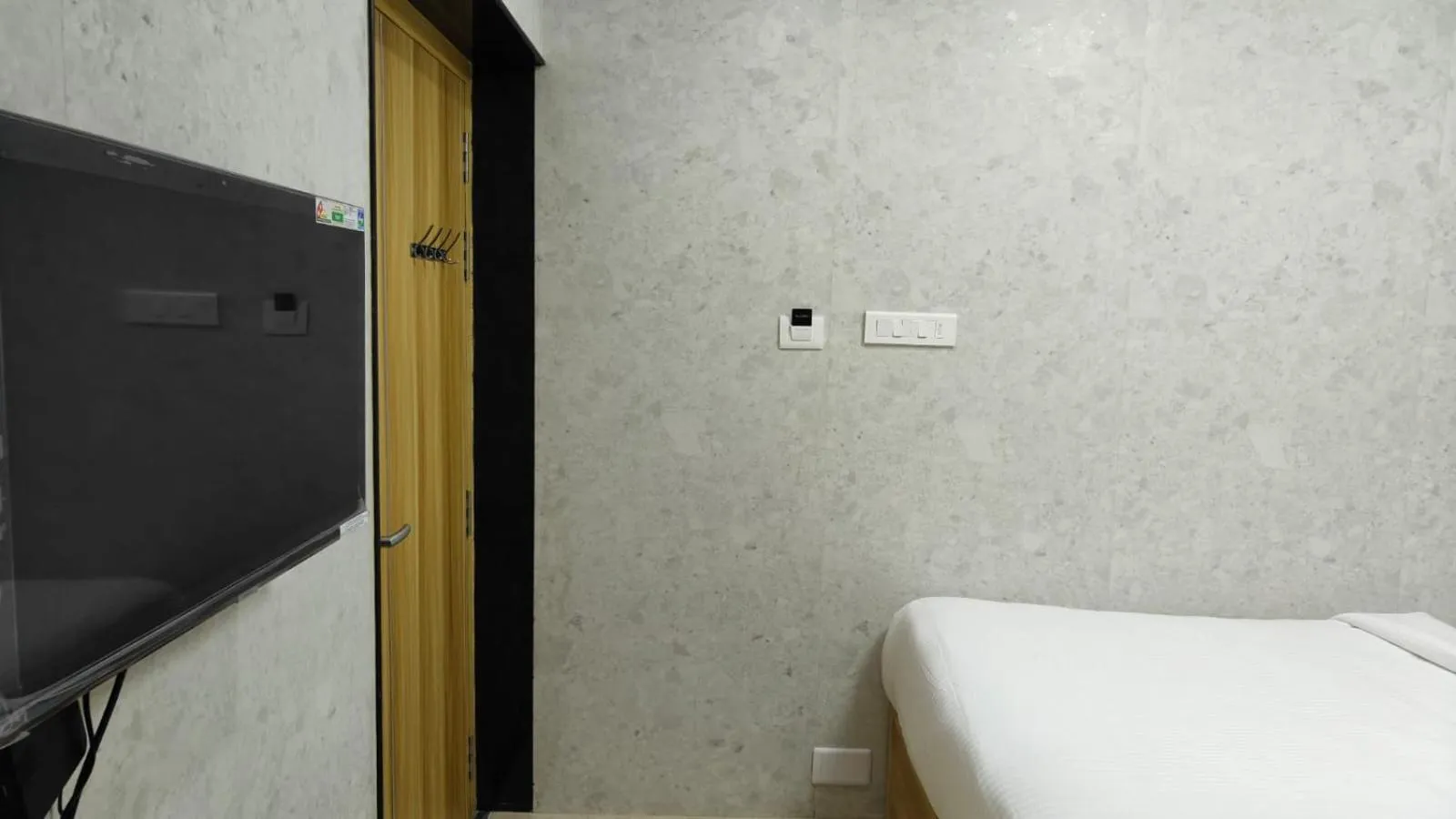 Bed in Arasan Residency