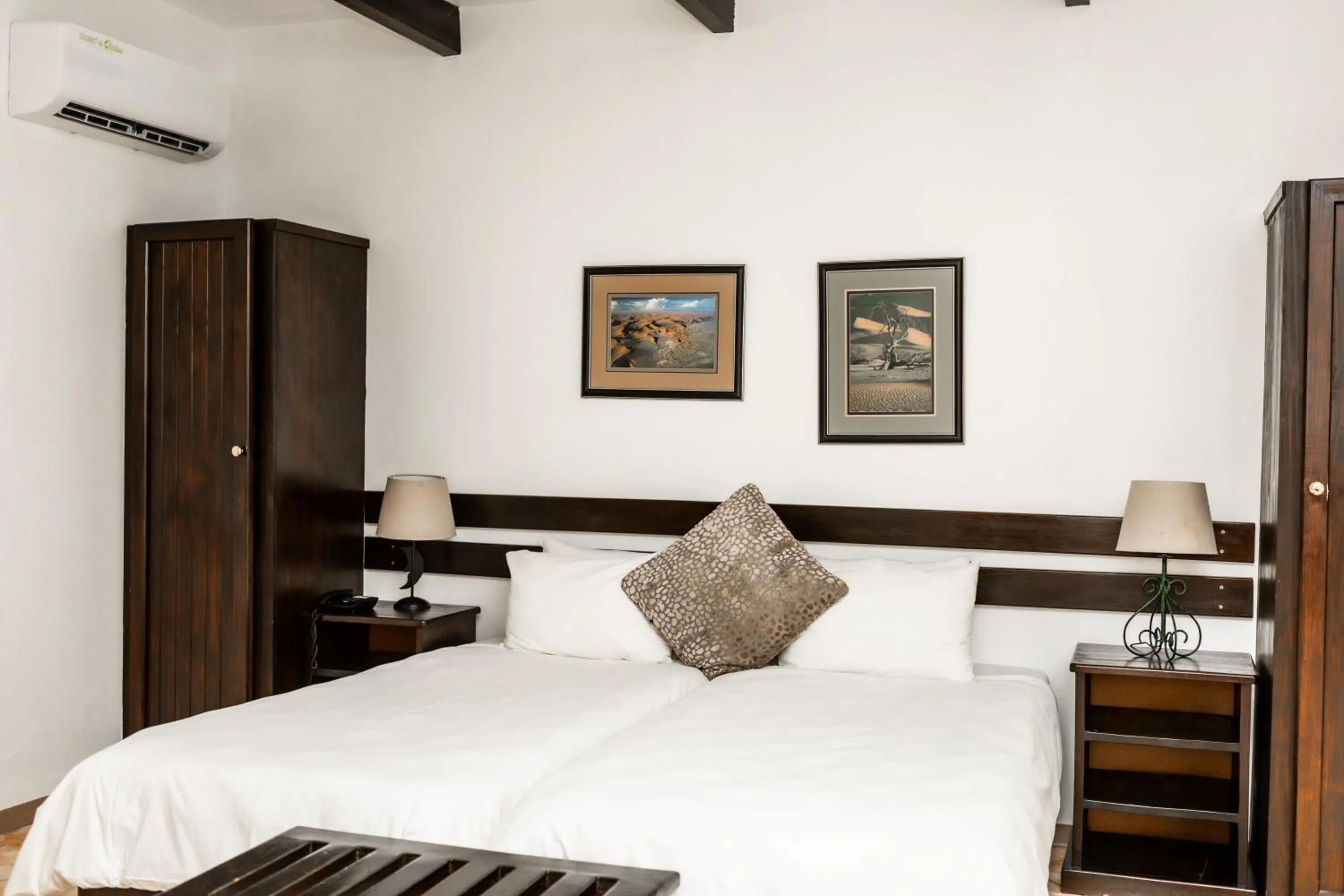 Bed in Casa Blanca Boutique Hotel Pension