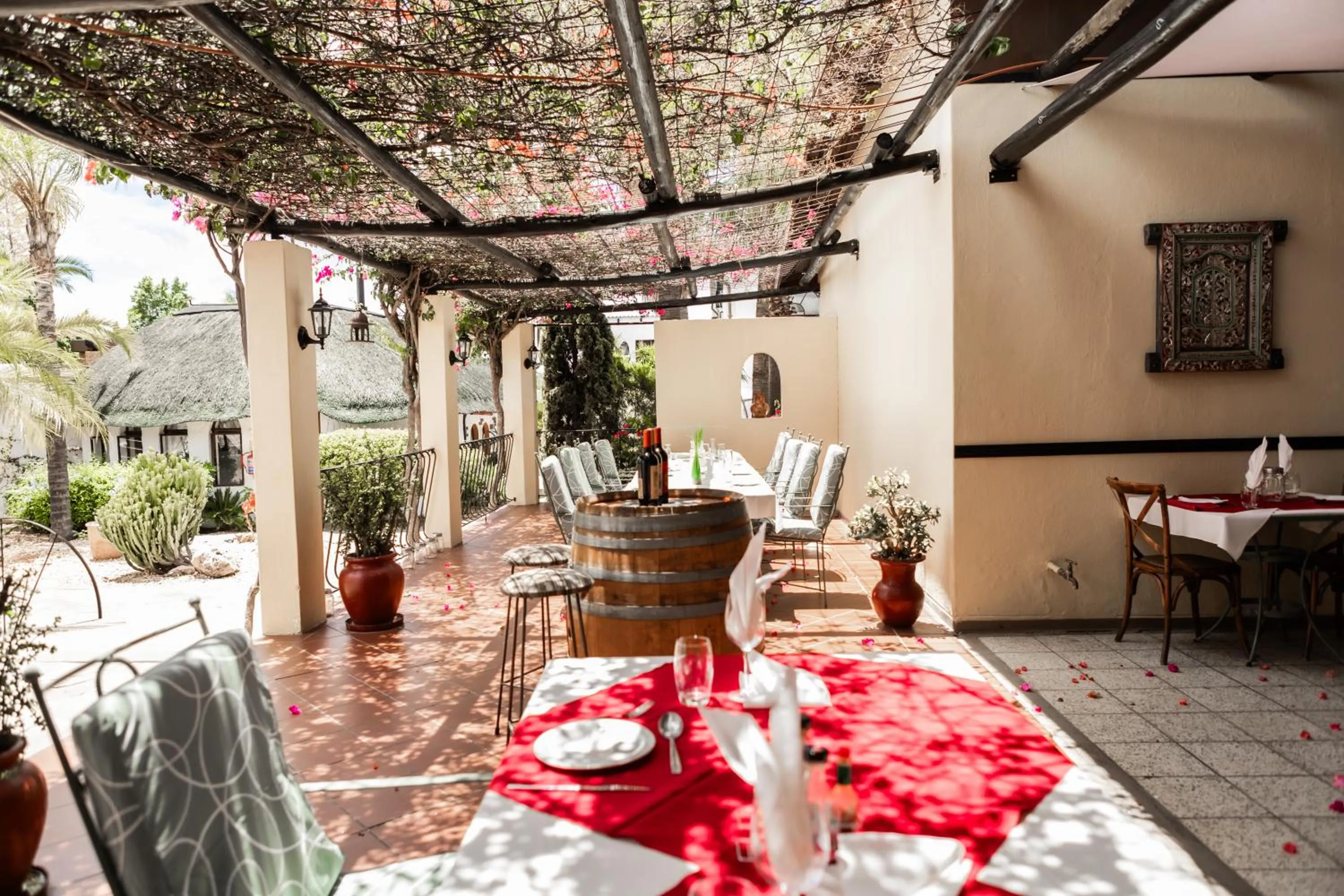 Restaurant/places to eat in Casa Blanca Boutique Hotel Pension