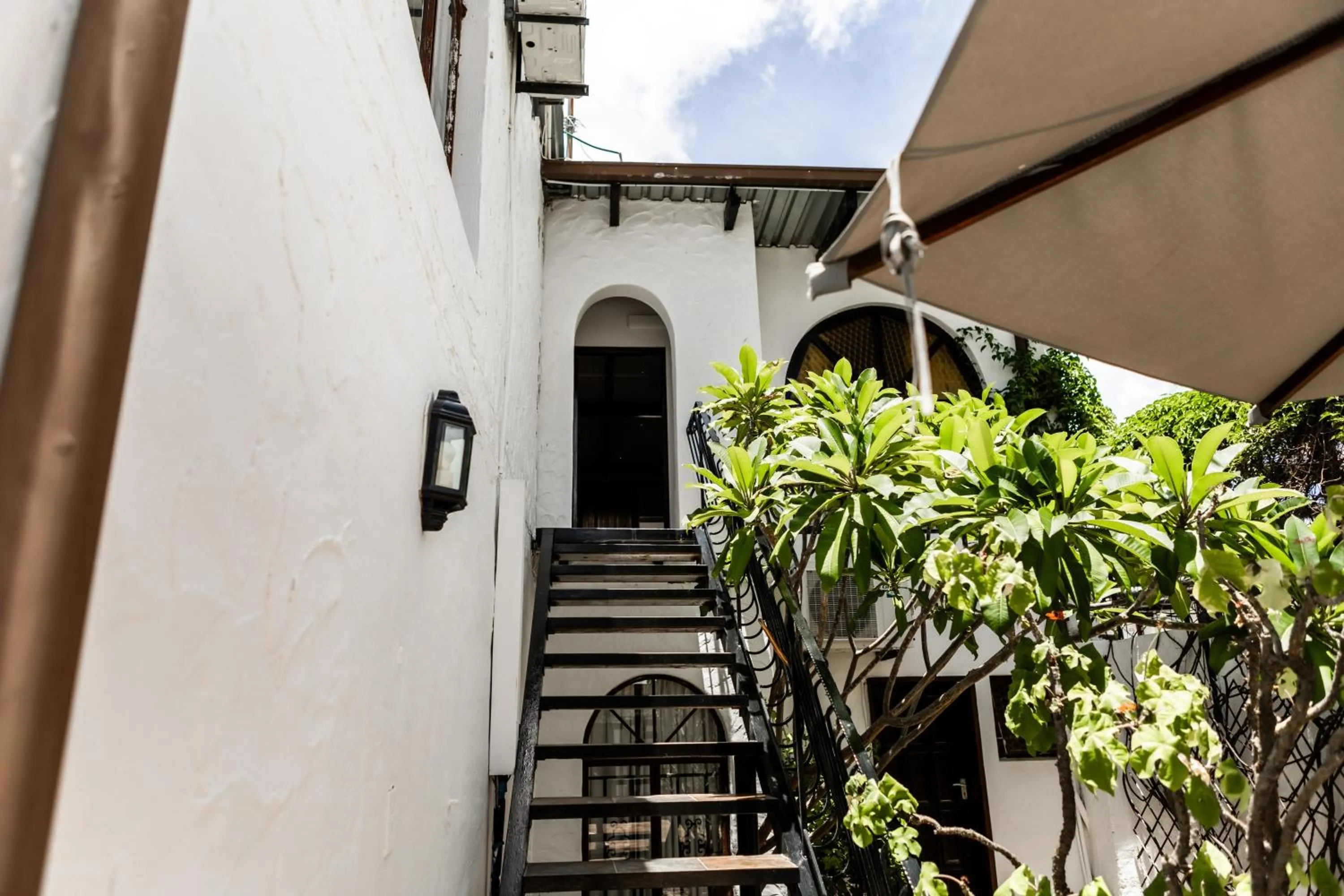 Property building in Casa Blanca Boutique Hotel Pension