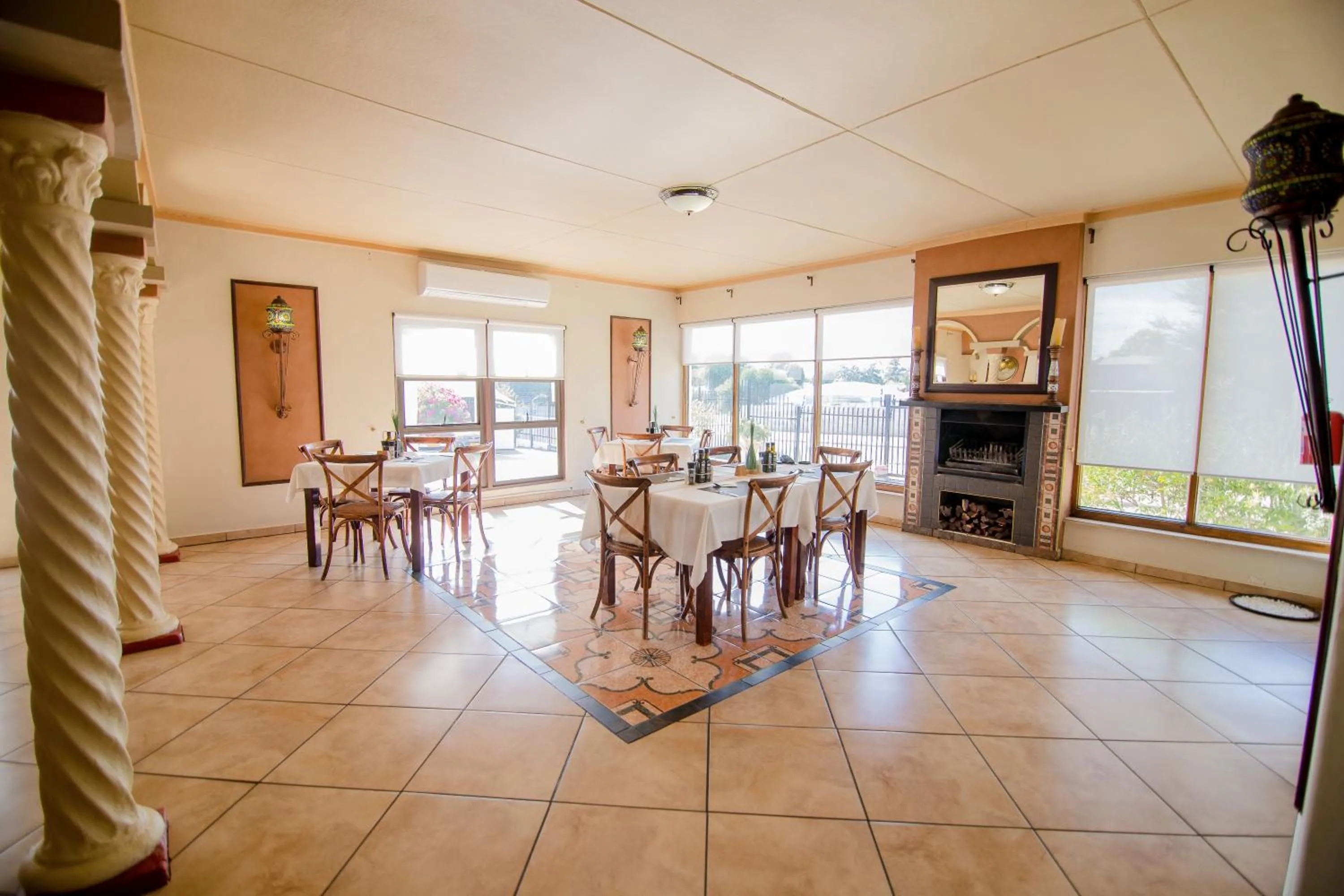 Restaurant/places to eat in Casa Blanca Boutique Hotel