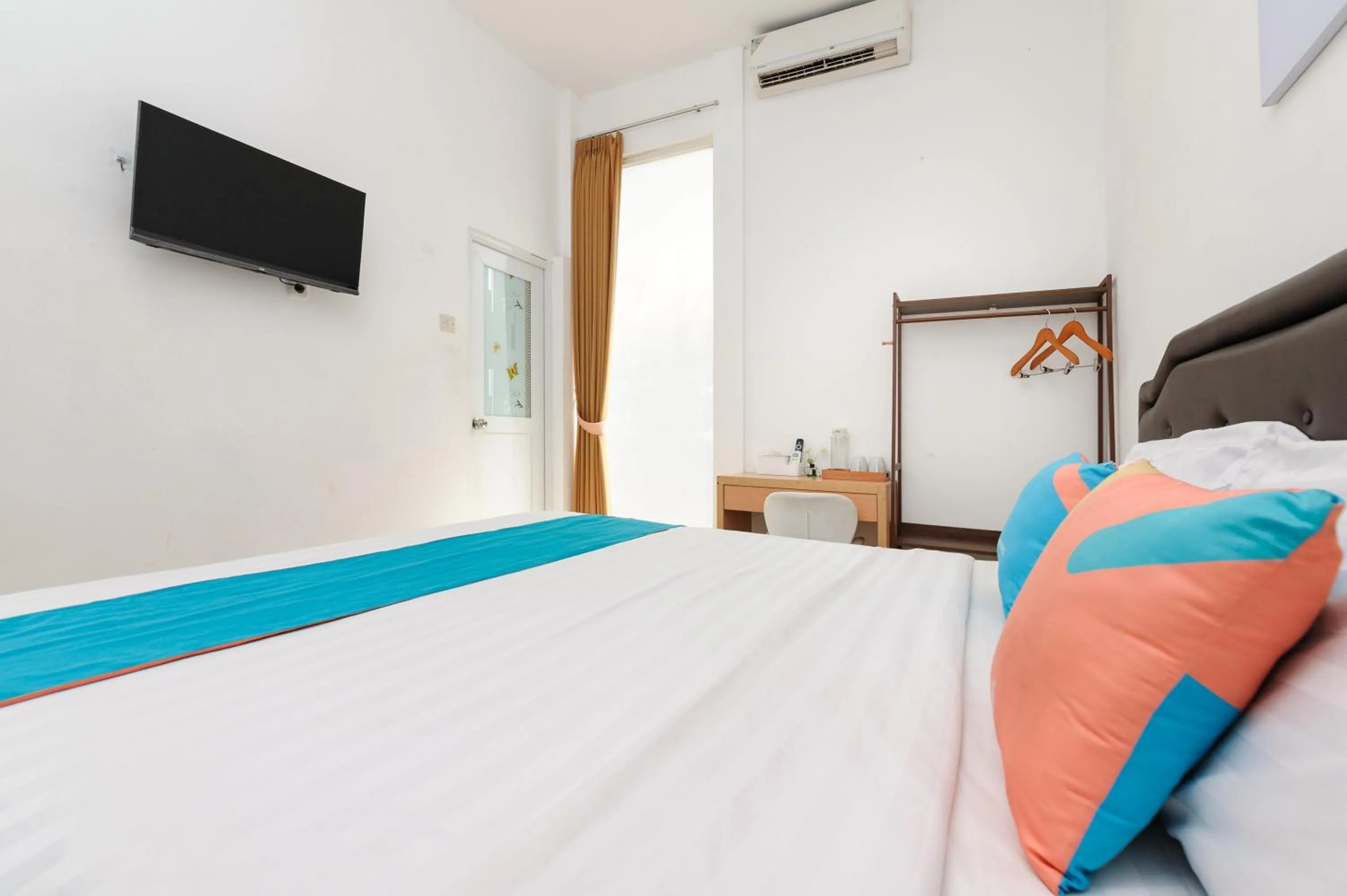 Bedroom, Bed in Sans Hotel La Vida Malang