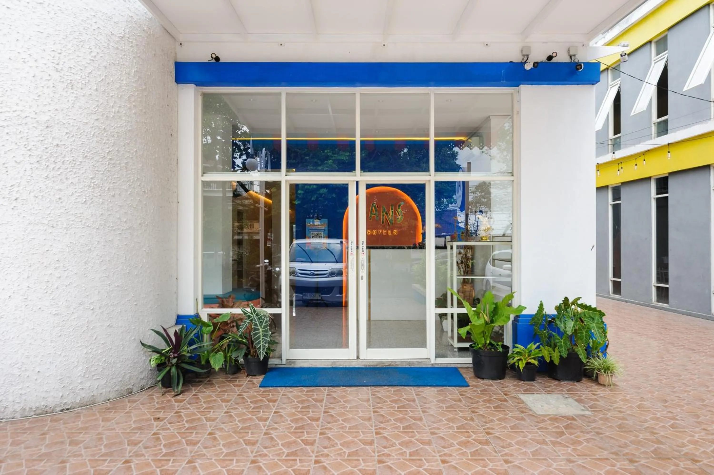 Facade/entrance in Sans Hotel La Vida Malang