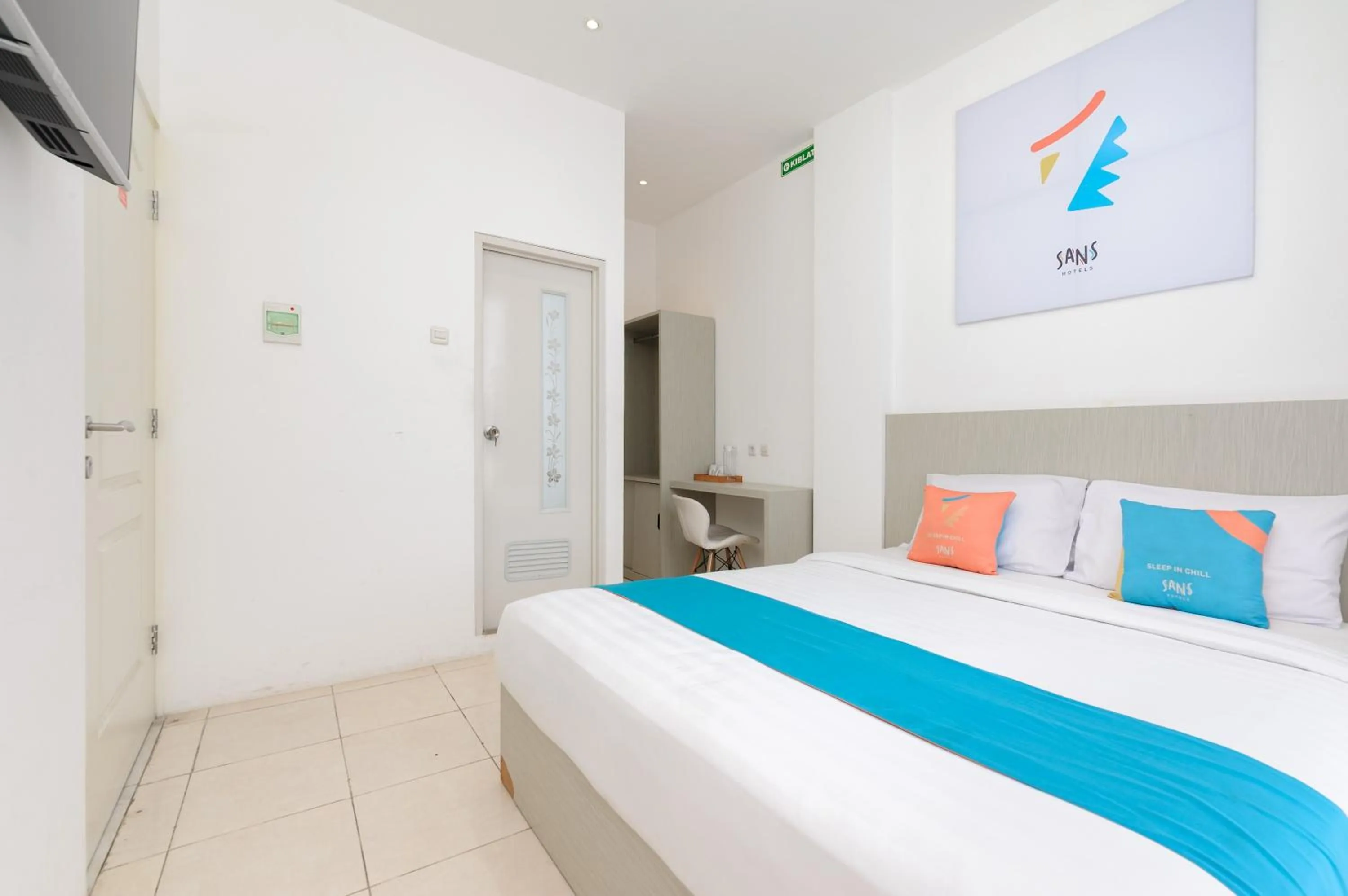 Property building, Bed in Sans Hotel La Vida Malang