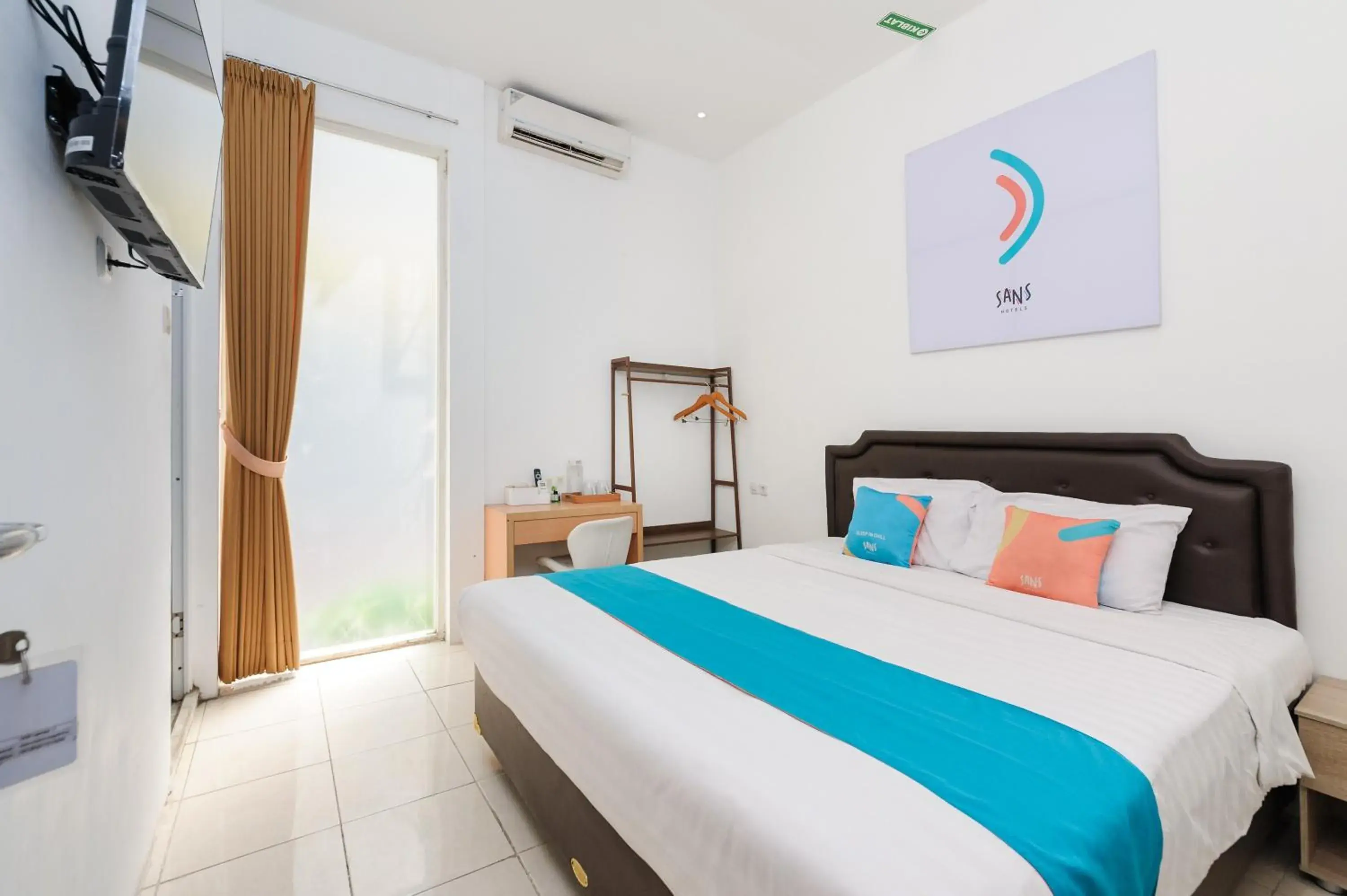 Superior Double Room in Sans Hotel La Vida Malang Superior Double Room in Sans Hotel La Vida Malang