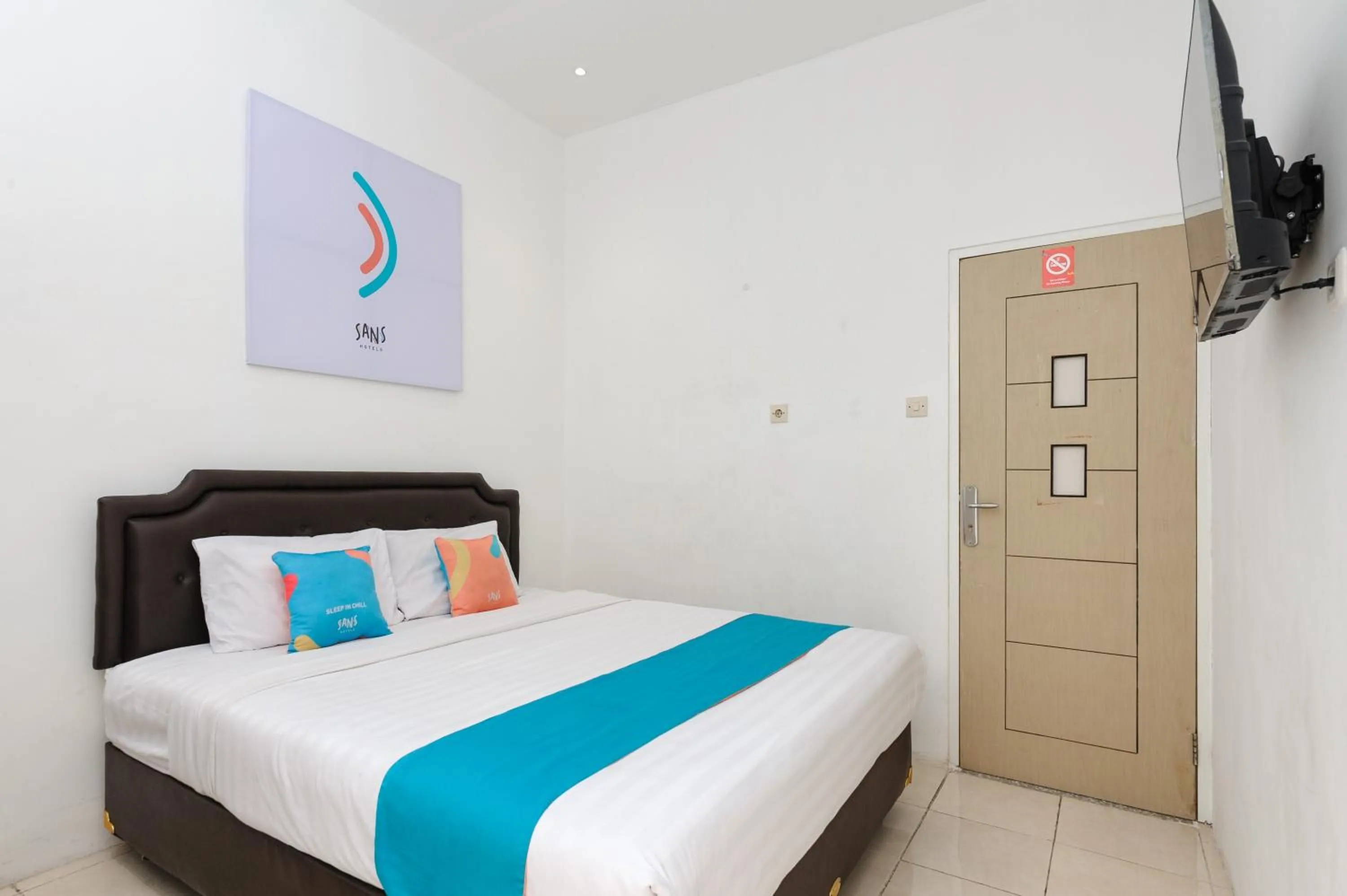 Bedroom, Bed in Sans Hotel La Vida Malang